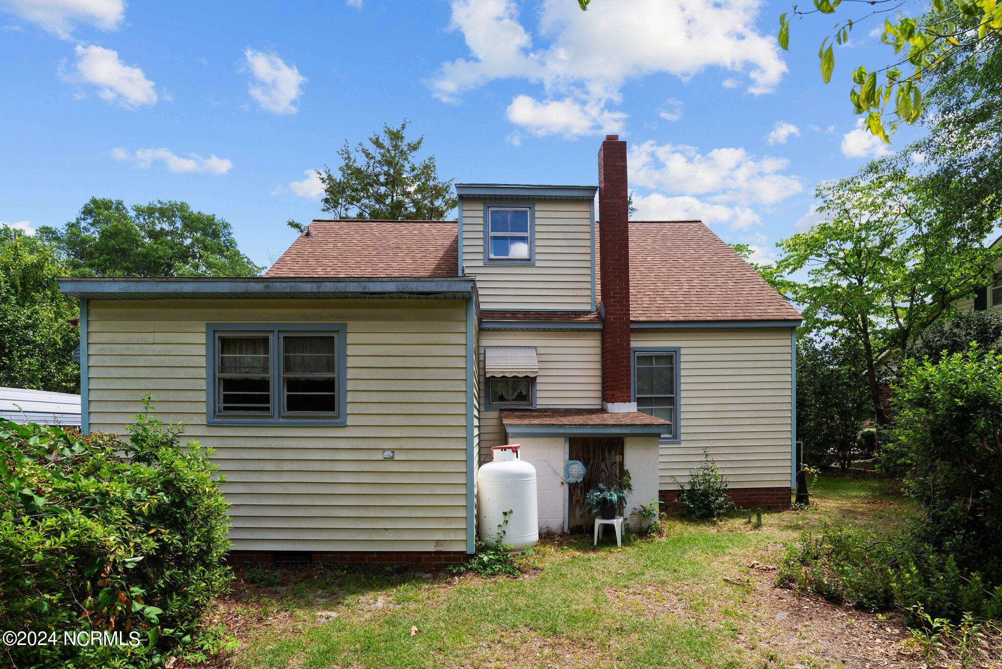 607 N Smithwick Street Property Photo 3