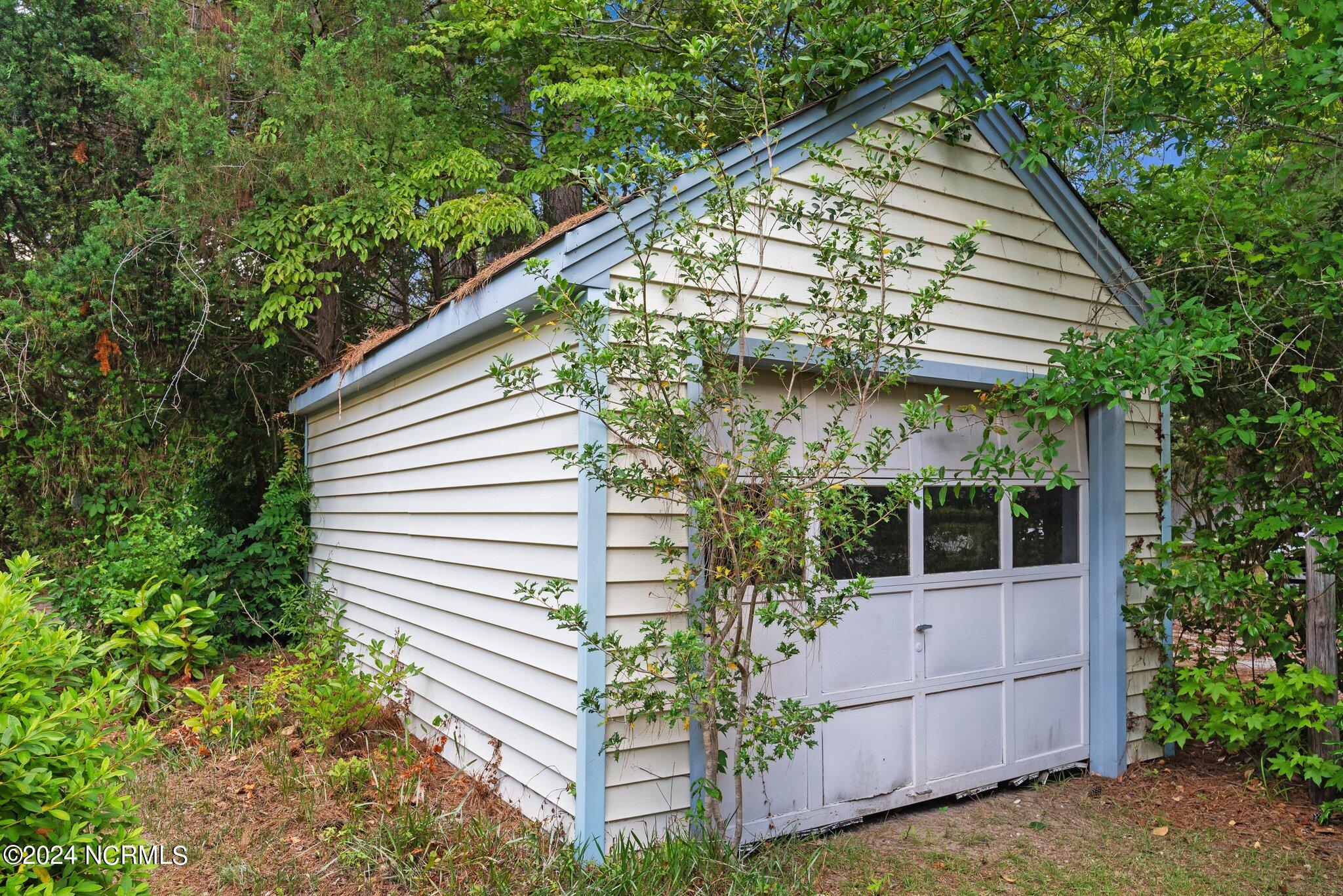 607 N Smithwick Street Property Photo 6