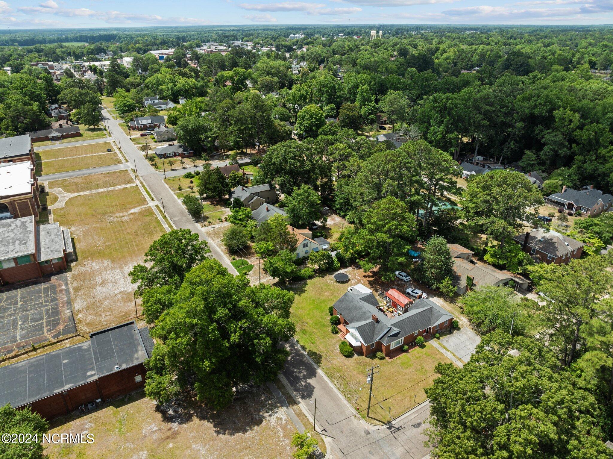 607 N Smithwick Street Property Photo 10