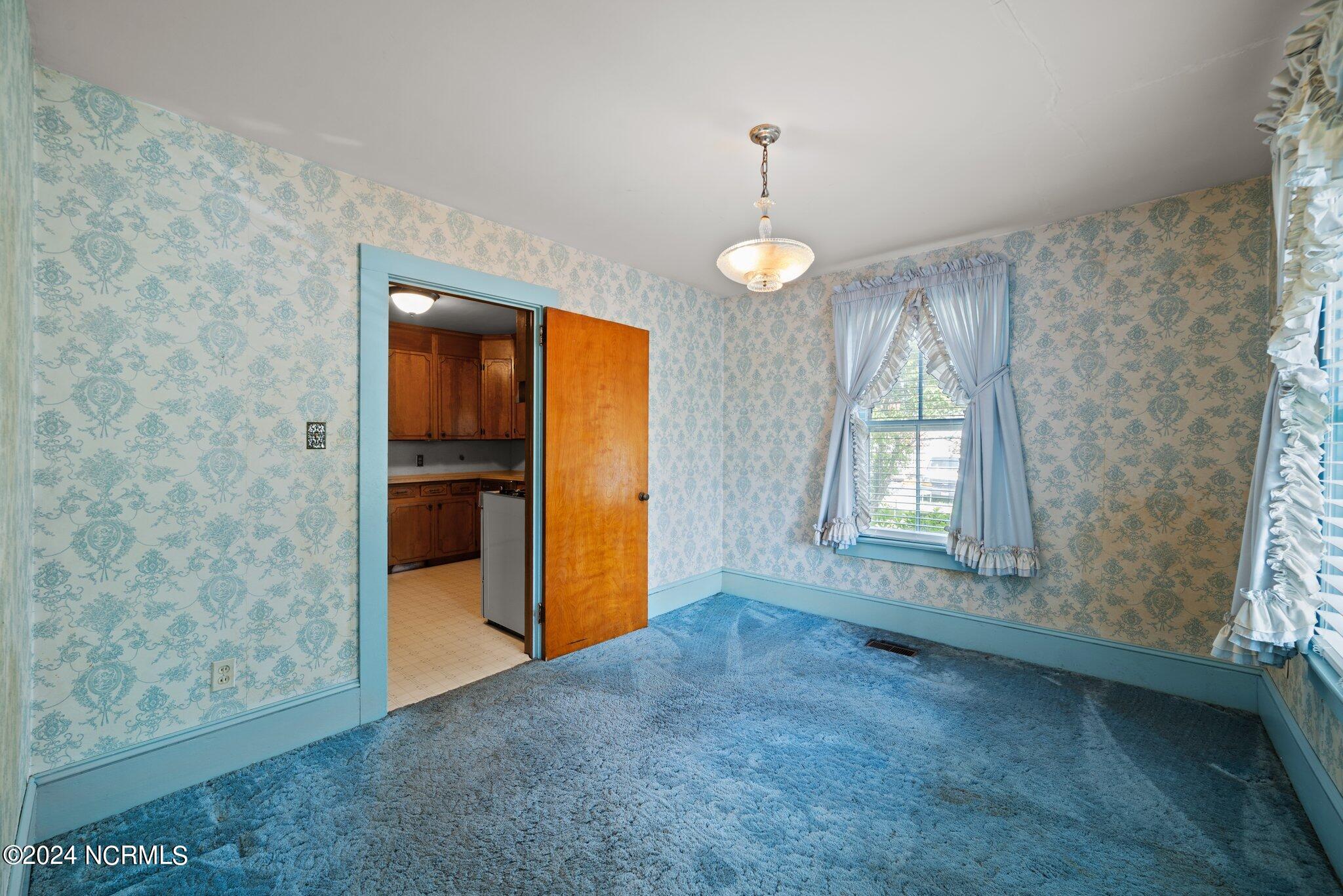 607 N Smithwick Street Property Photo 32