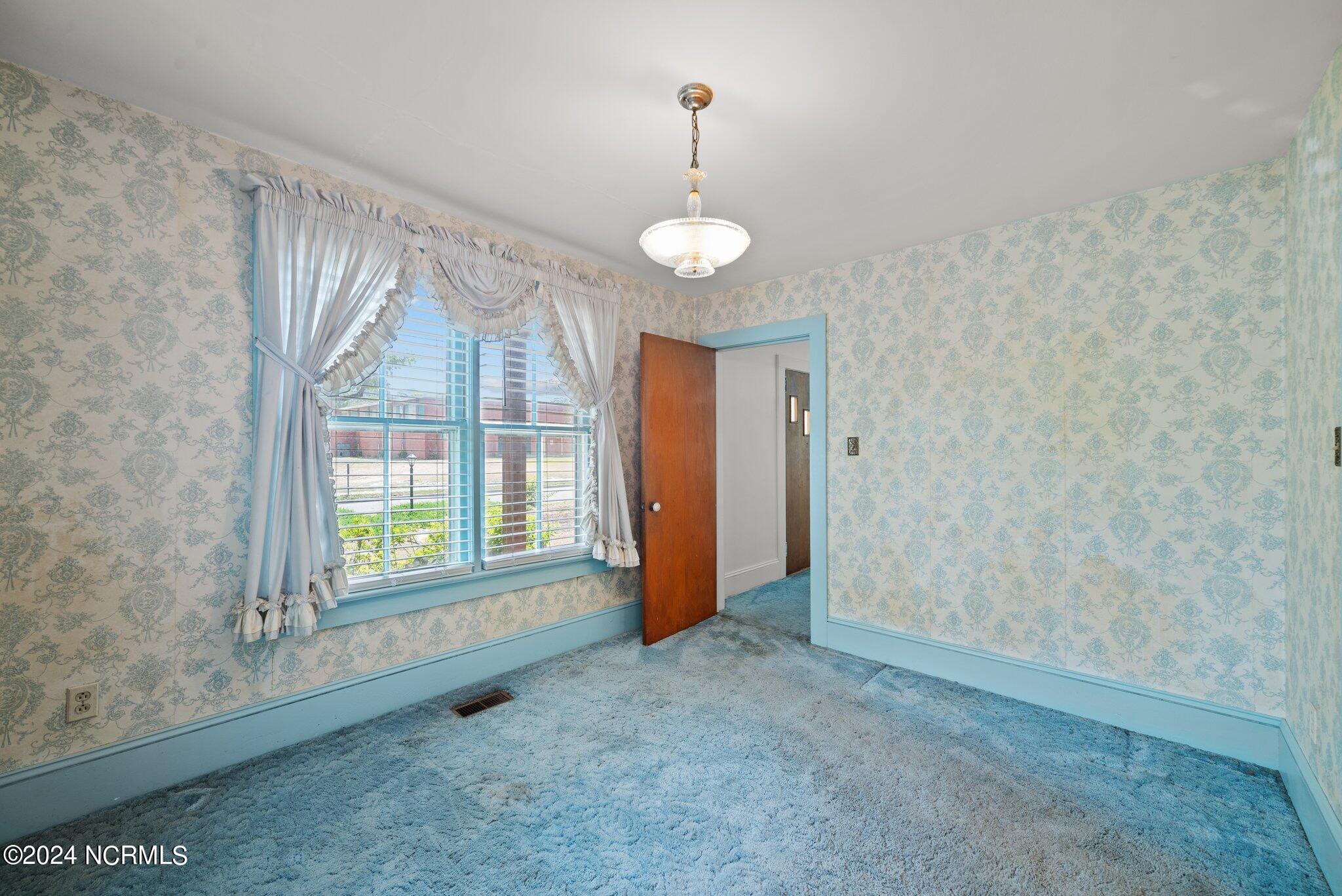 607 N Smithwick Street Property Photo 33