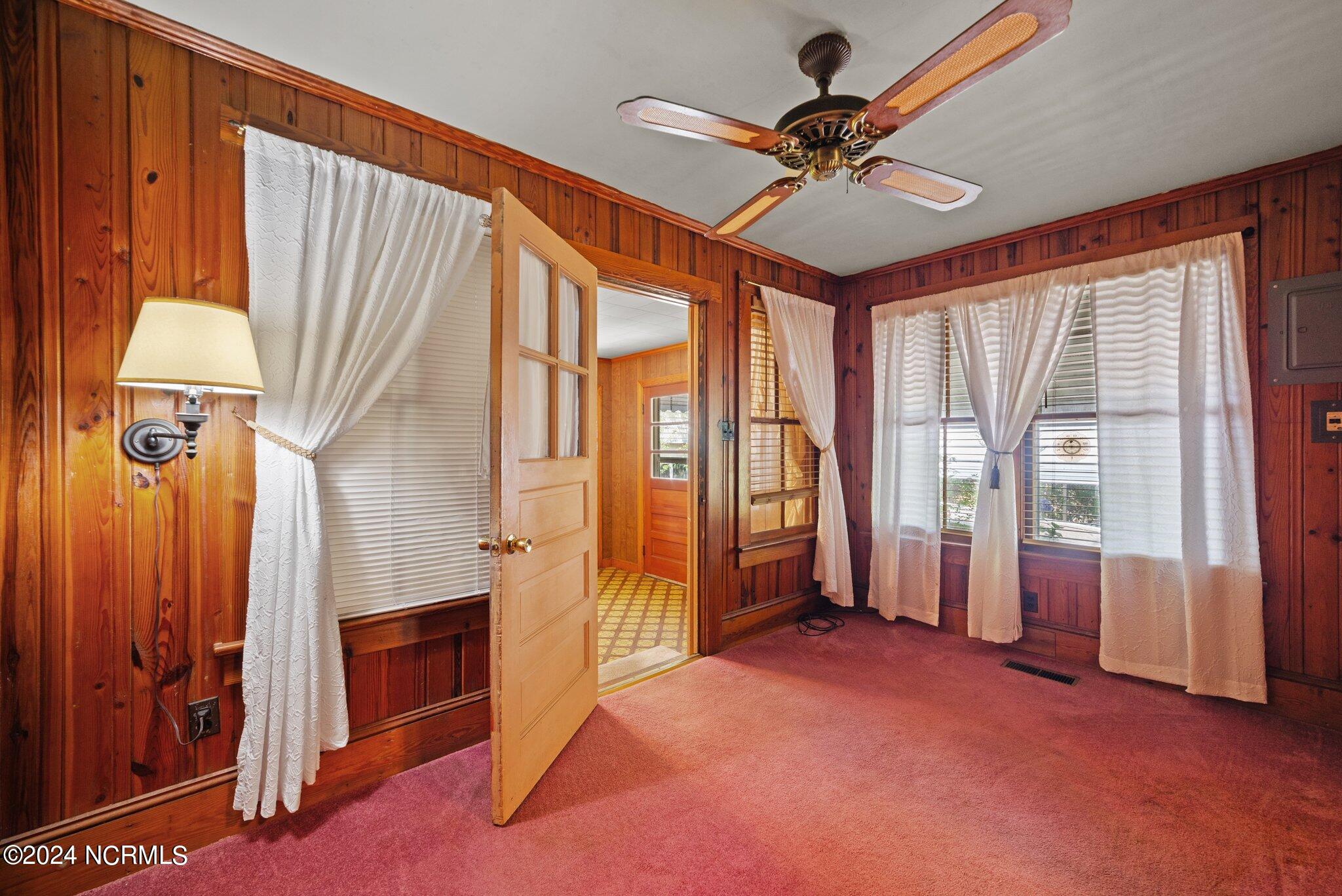 607 N Smithwick Street Property Photo 34