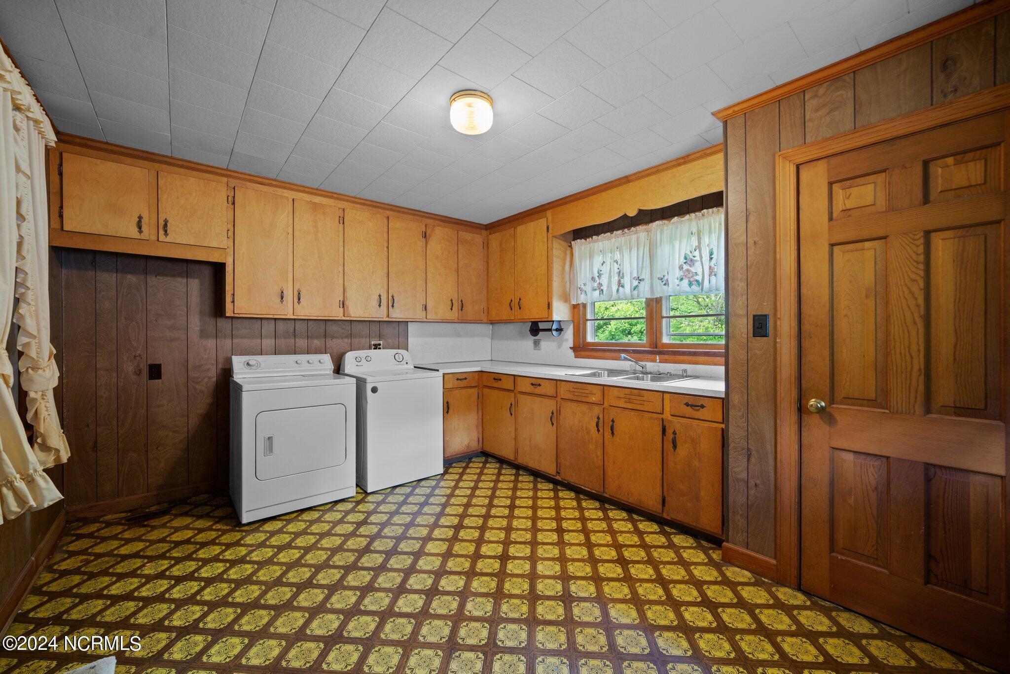 607 N Smithwick Street Property Photo 58