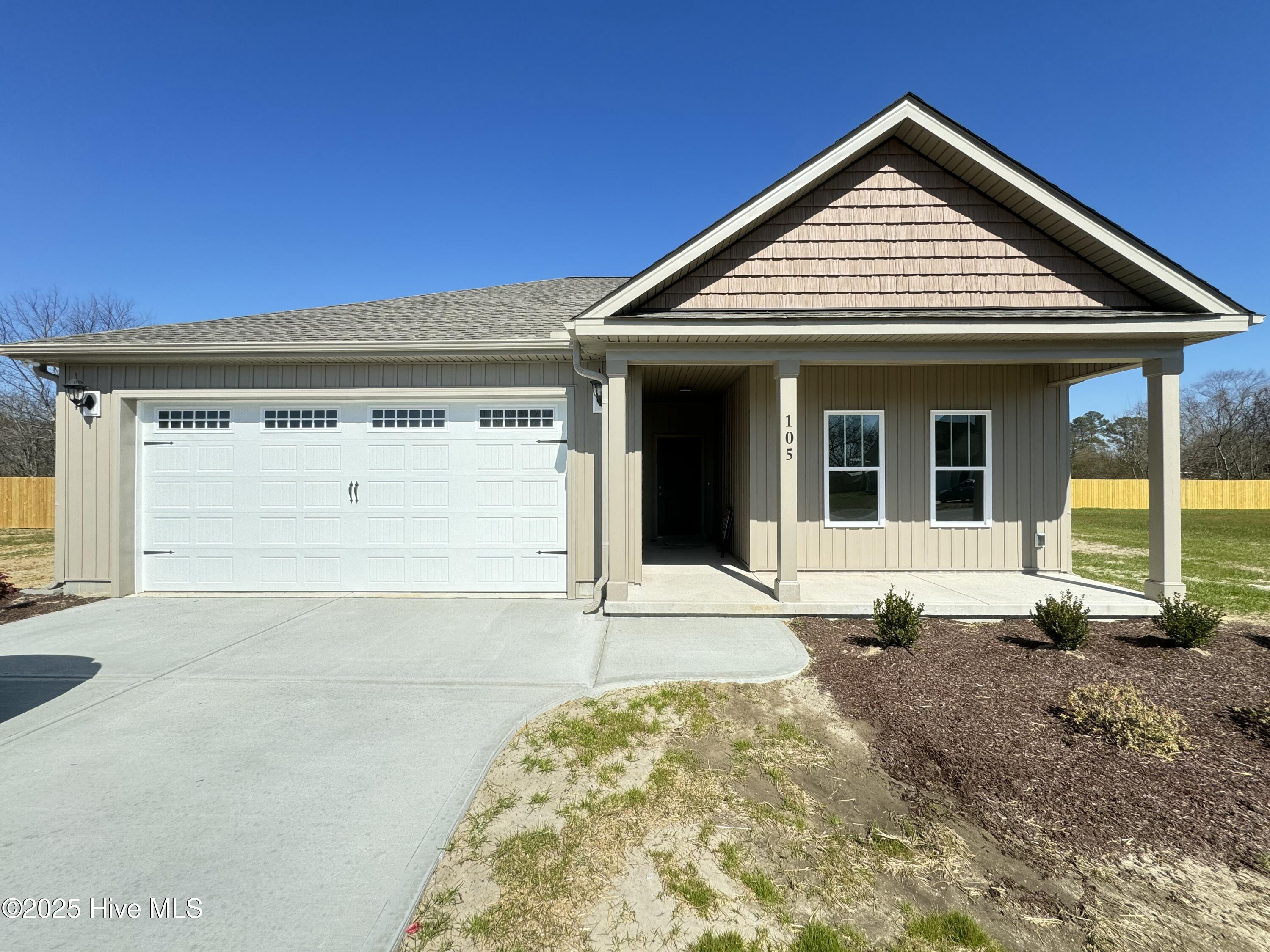 105 W Sillinger Drive Property Photo 2