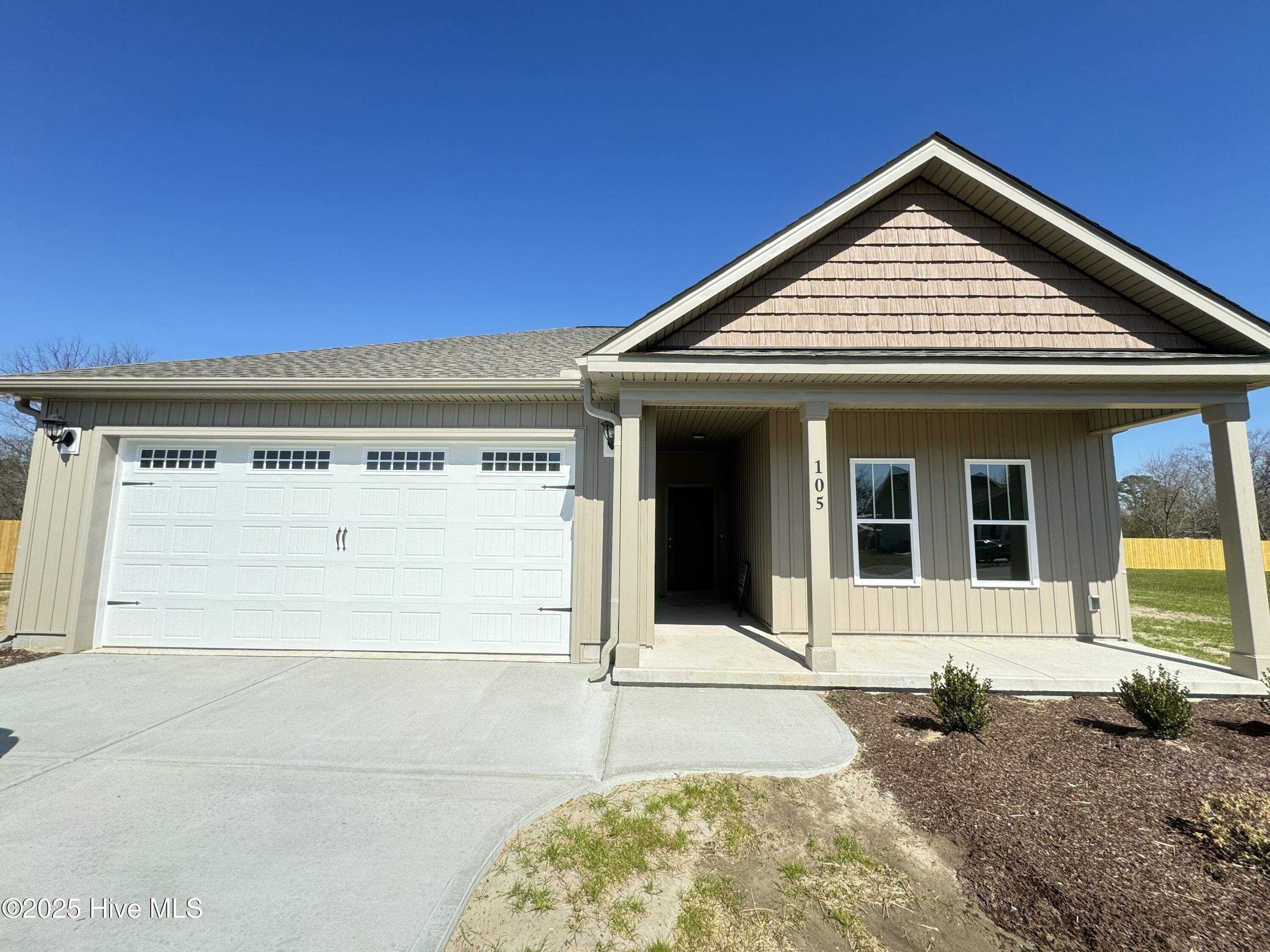 105 W Sillinger Drive Property Photo 3