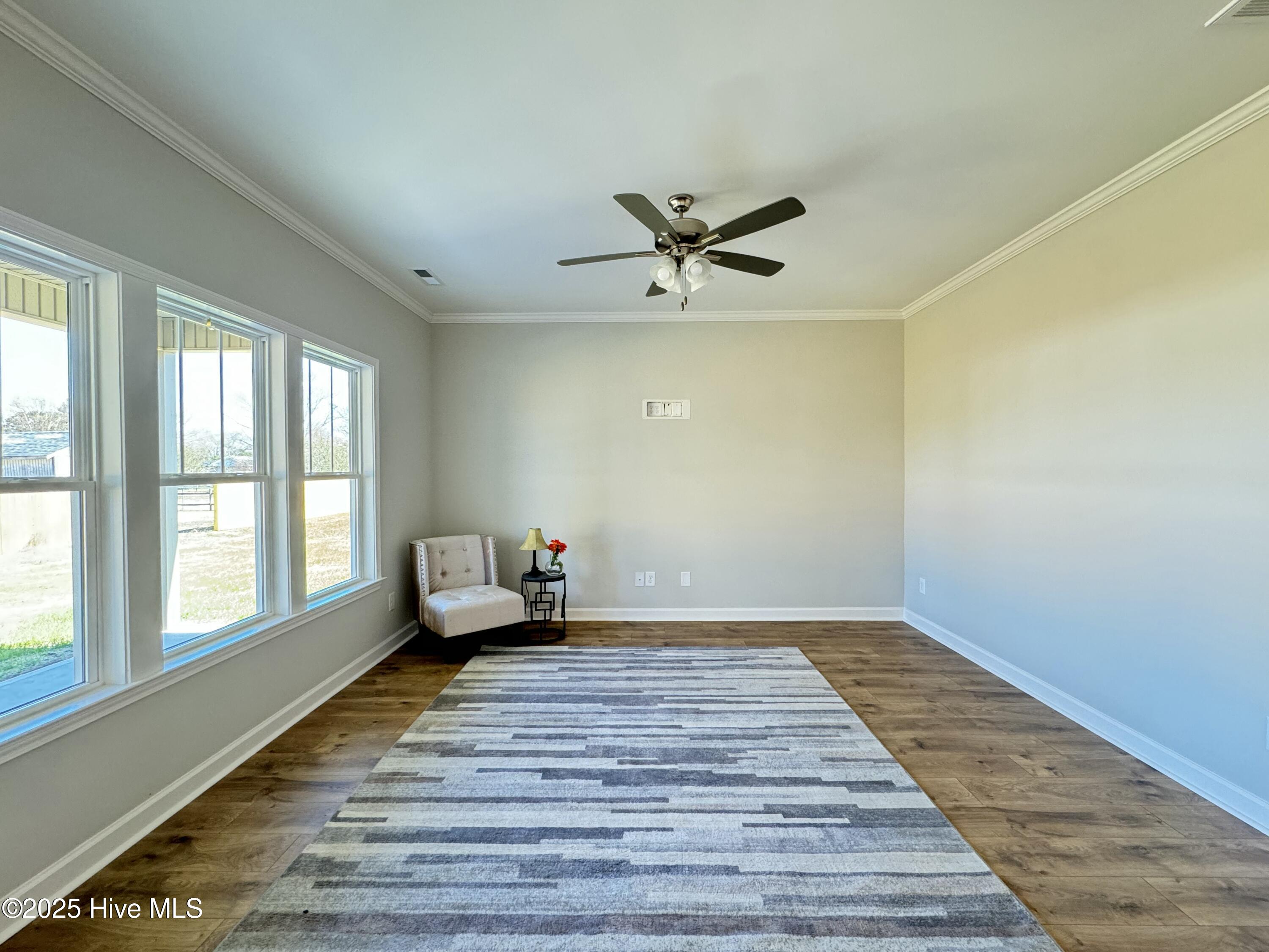 105 W Sillinger Drive Property Photo 8