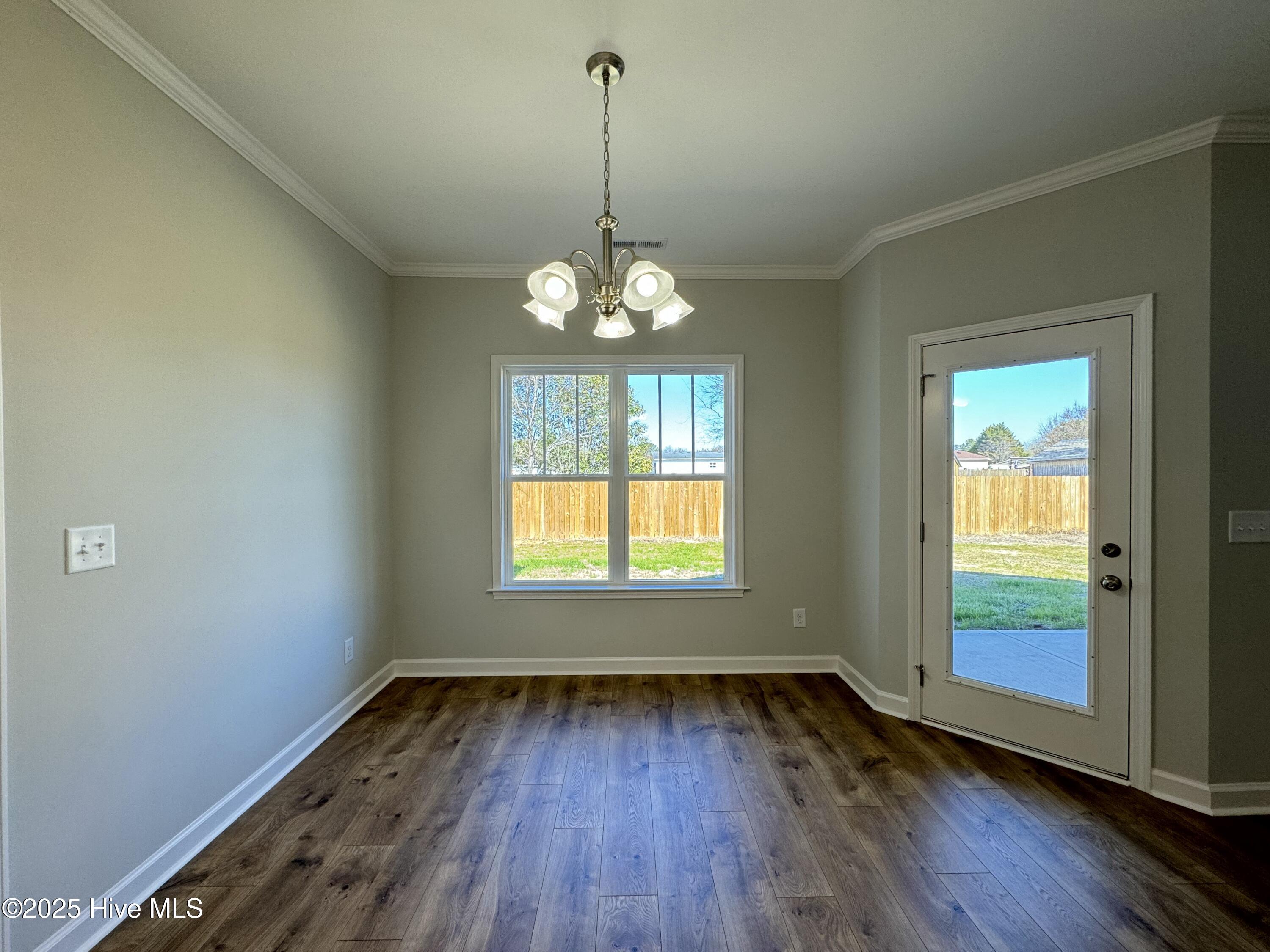 105 W Sillinger Drive Property Photo 10