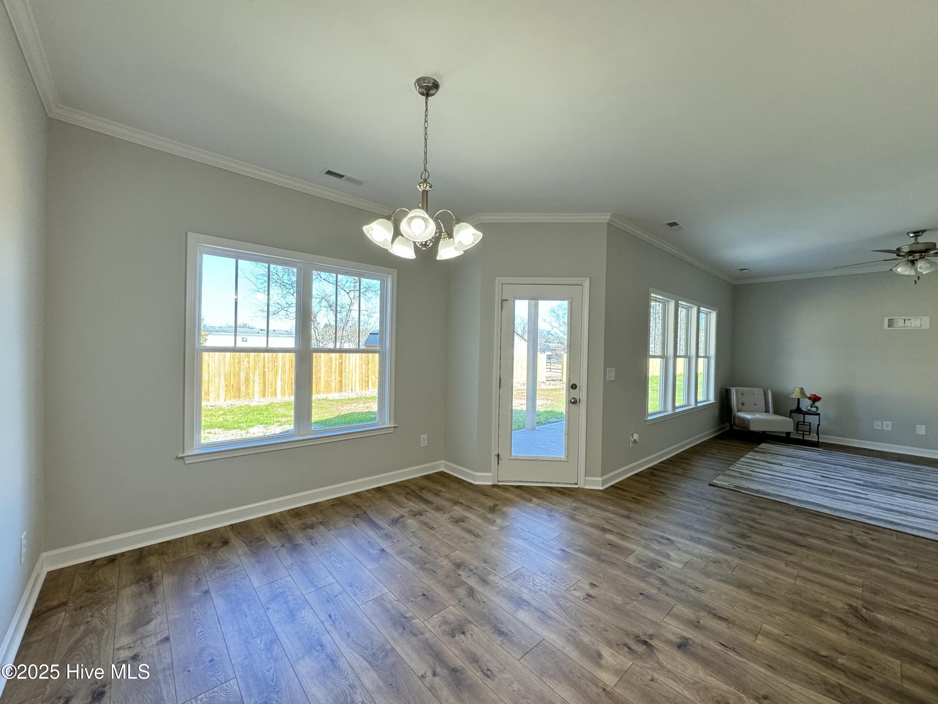 105 W Sillinger Drive Property Photo 11