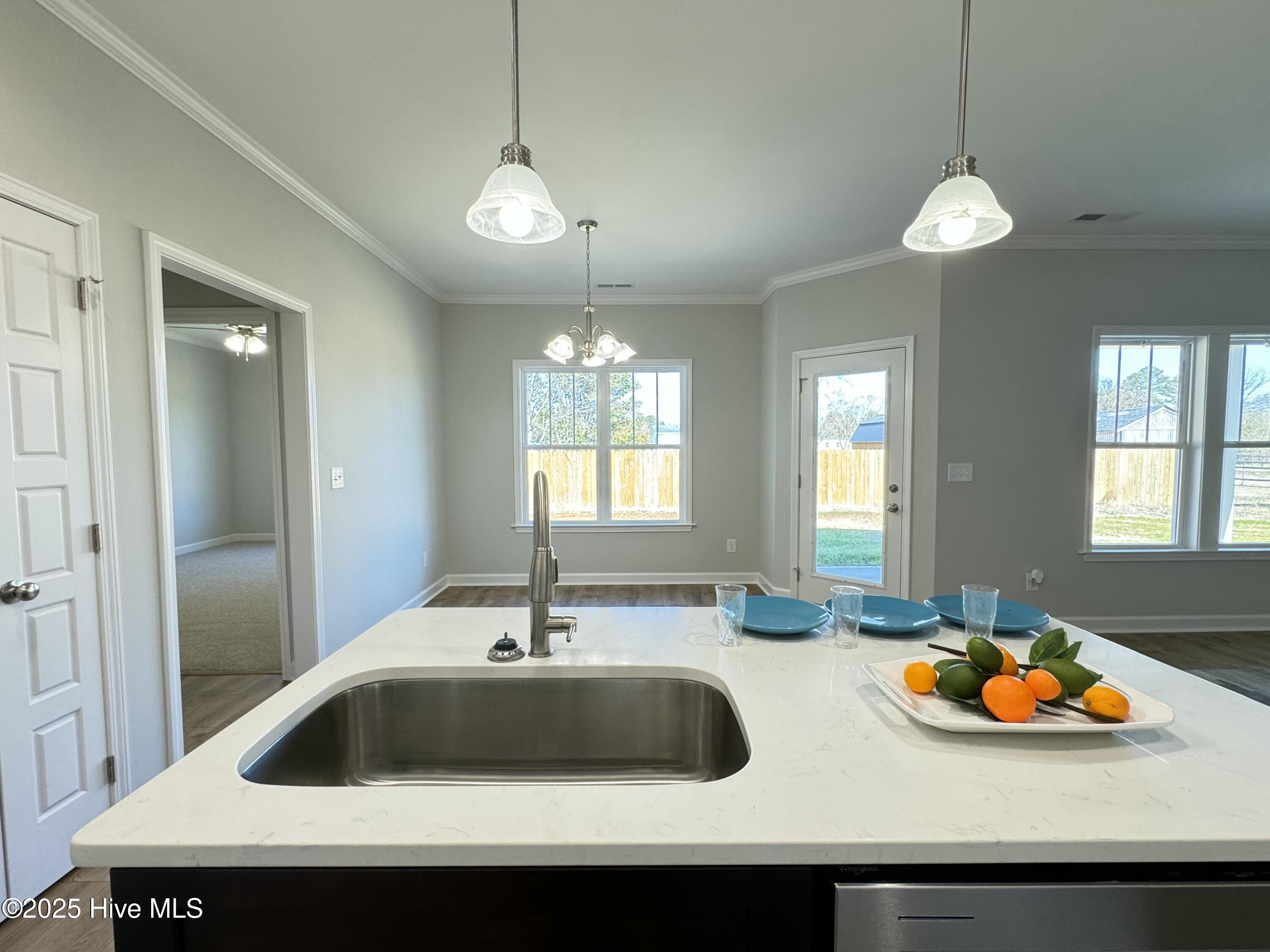105 W Sillinger Drive Property Photo 17