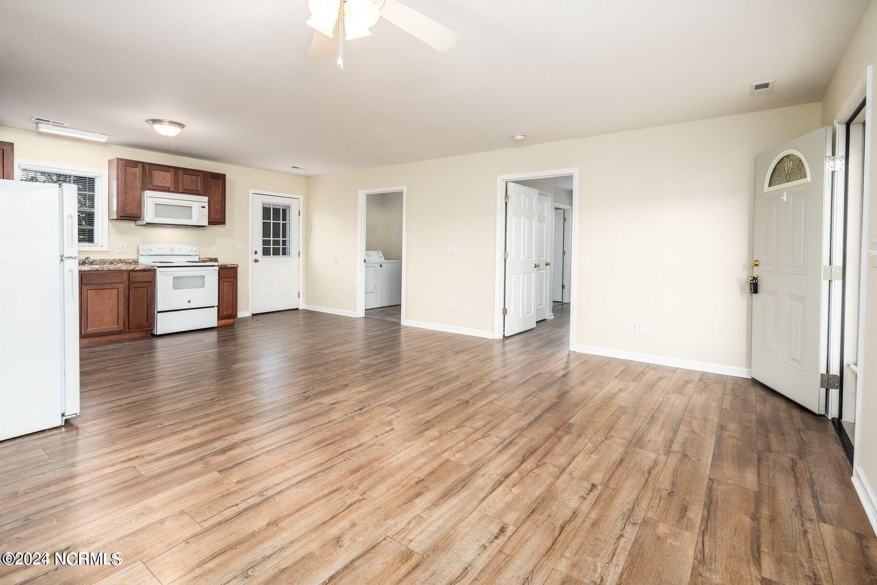 4876 Loop Road Property Photo 6
