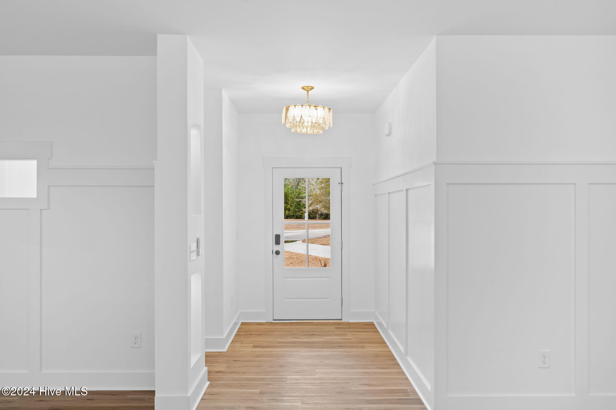 1564 Lansing Court Property Photo 8