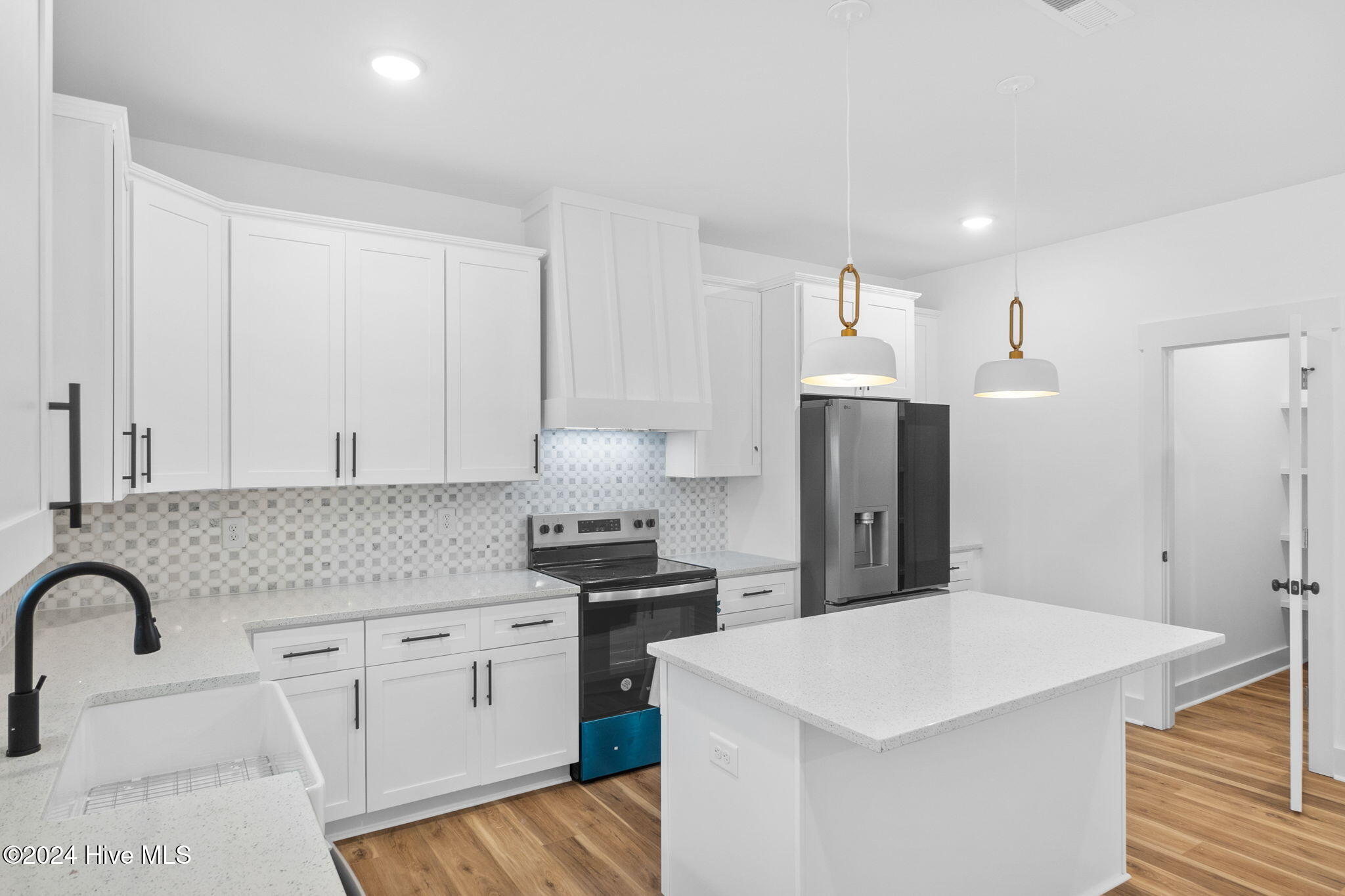 1564 Lansing Court Property Photo 15