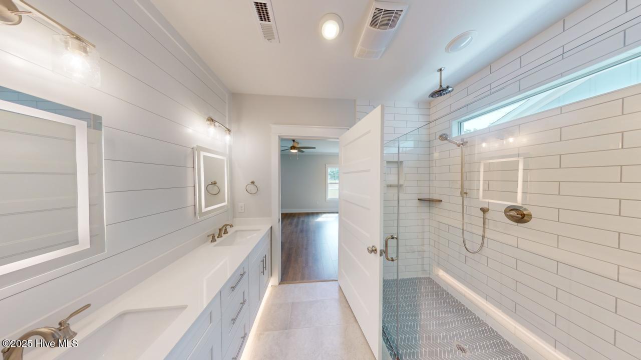 2082 Greenside Manor Drive L-37 Property Photo 16