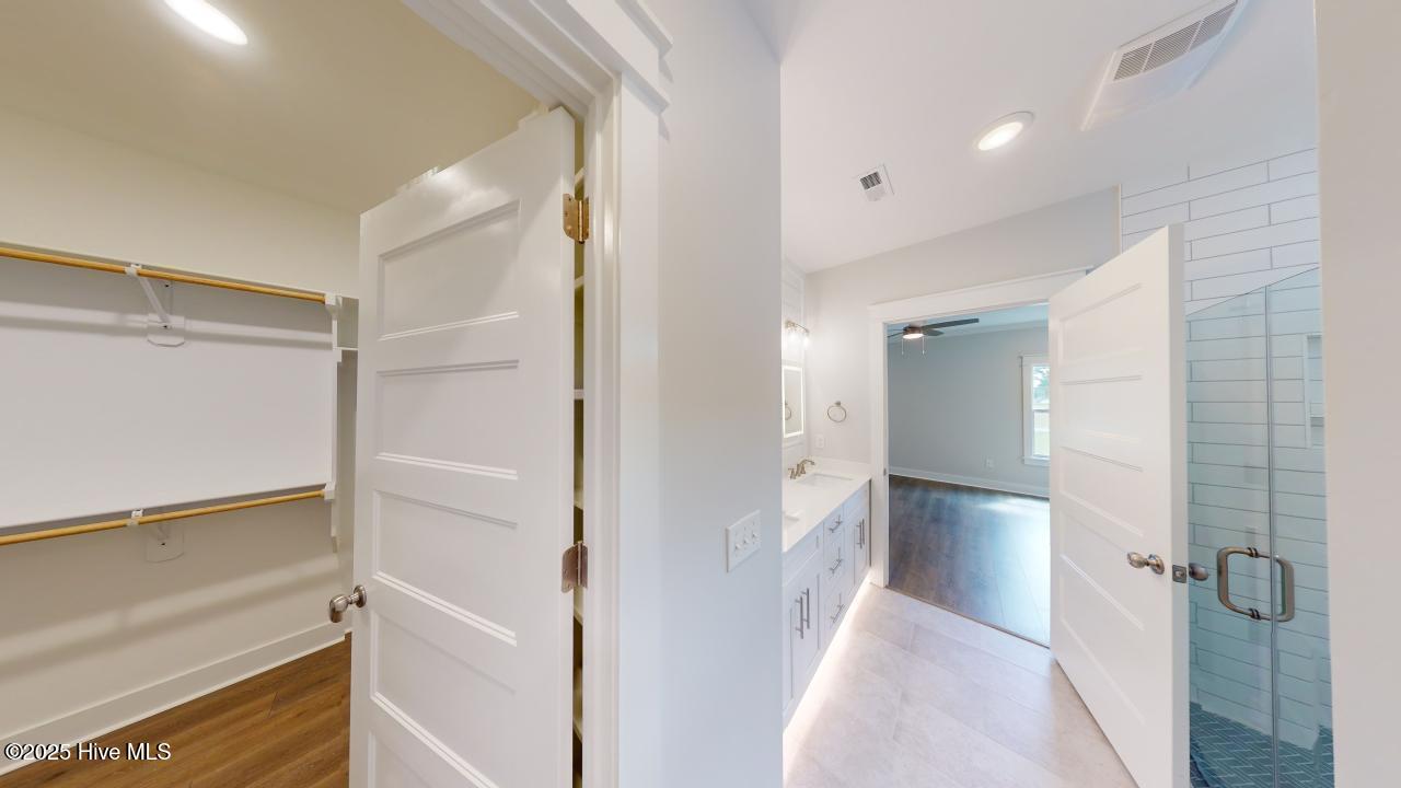 2082 Greenside Manor Drive L-37 Property Photo 17