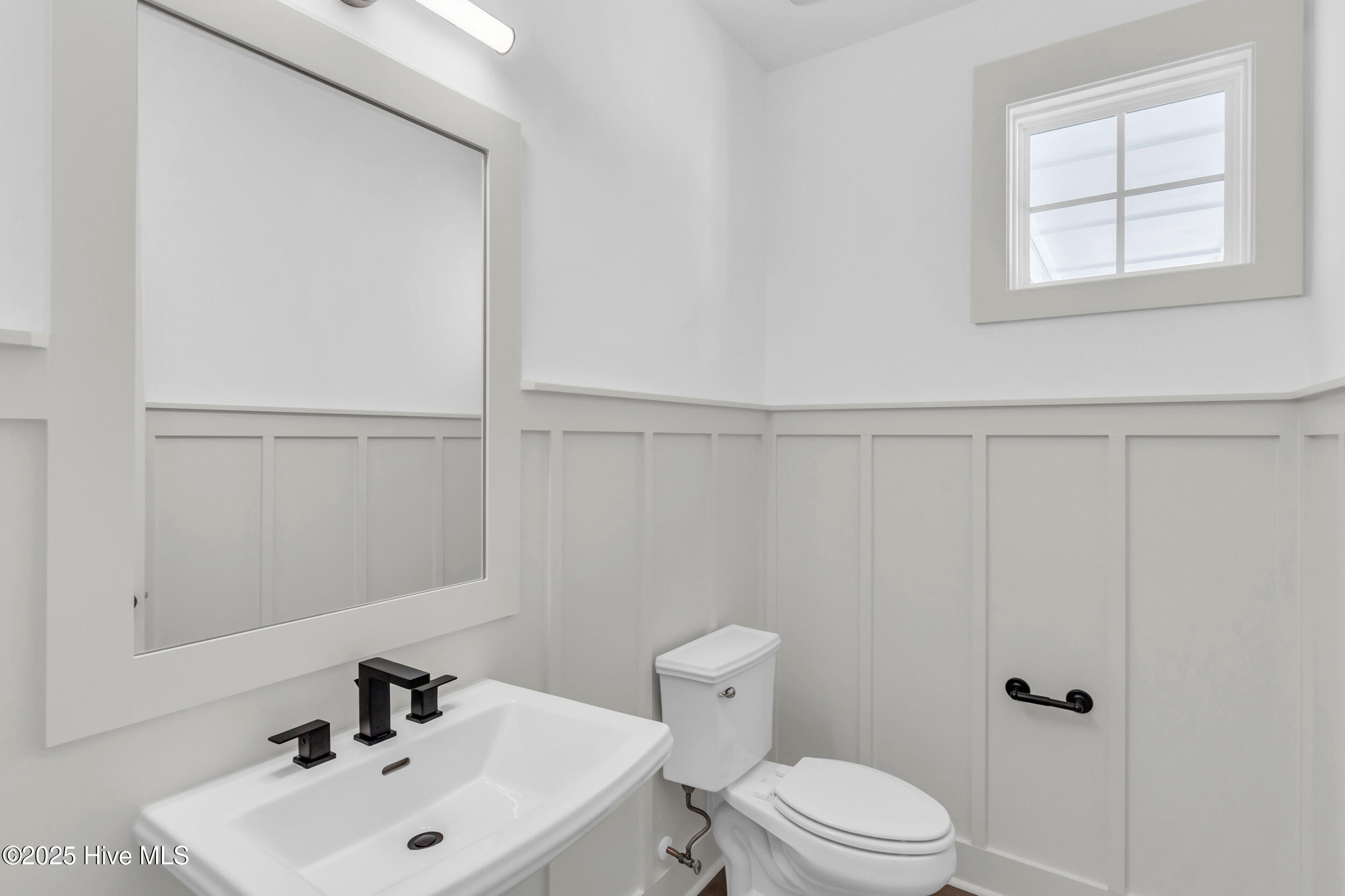 678 Breezewood Drive Property Photo 27