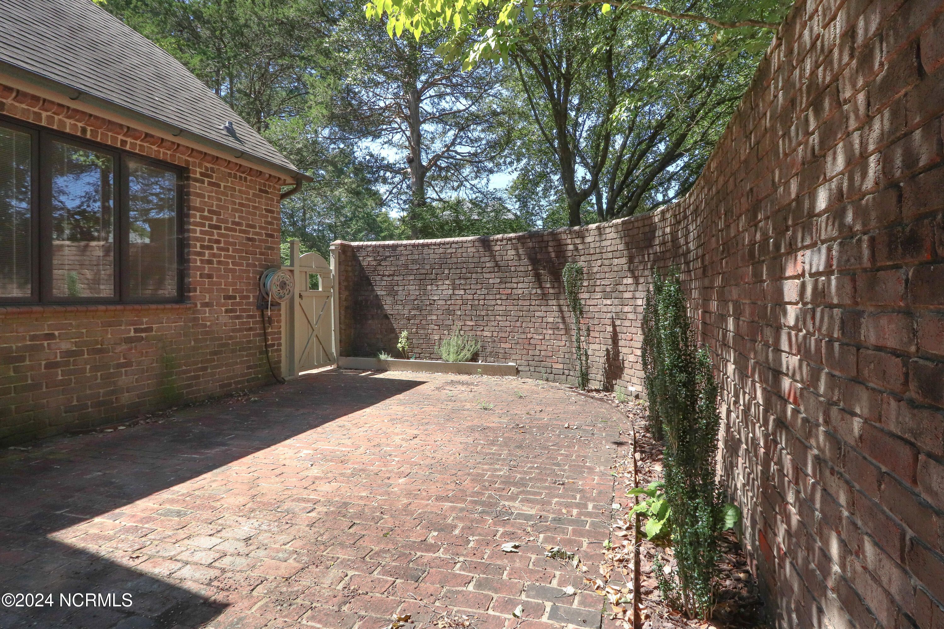 3 Sodbury Court Property Photo 19