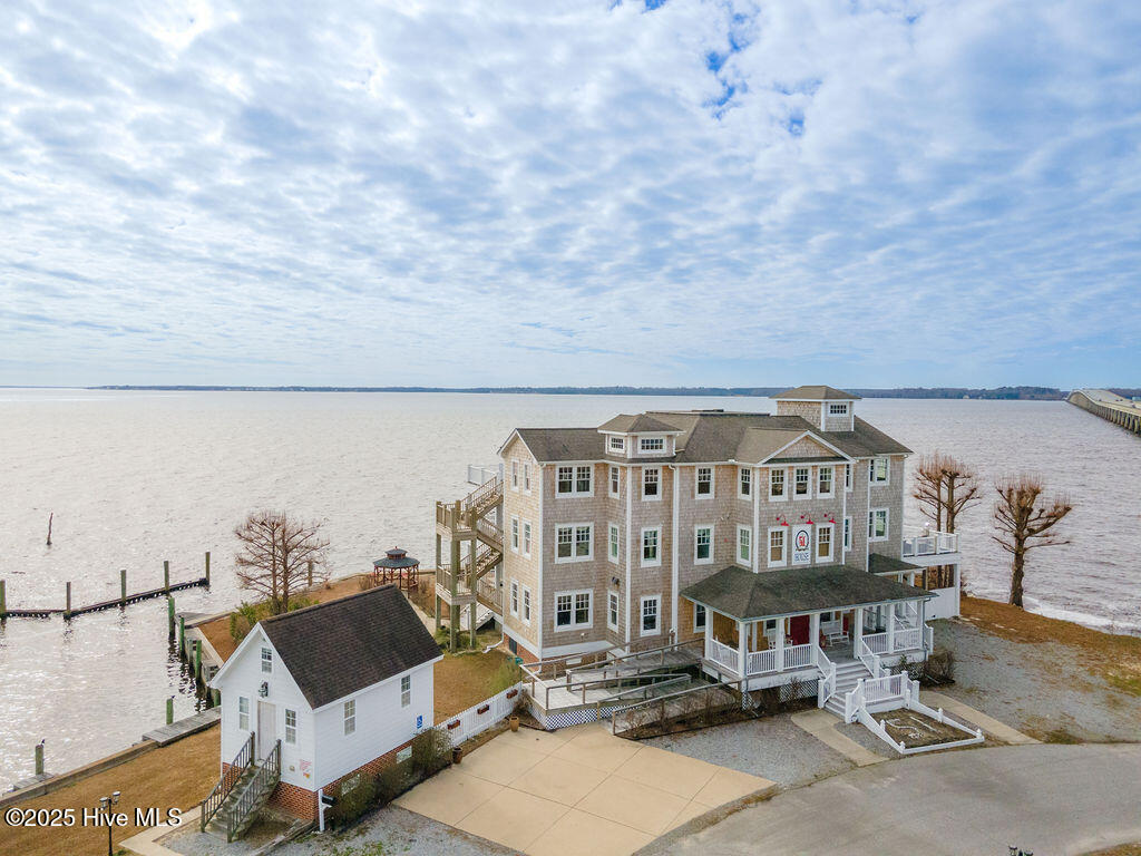 108 Wharf Landing Drive Property Photo 1
