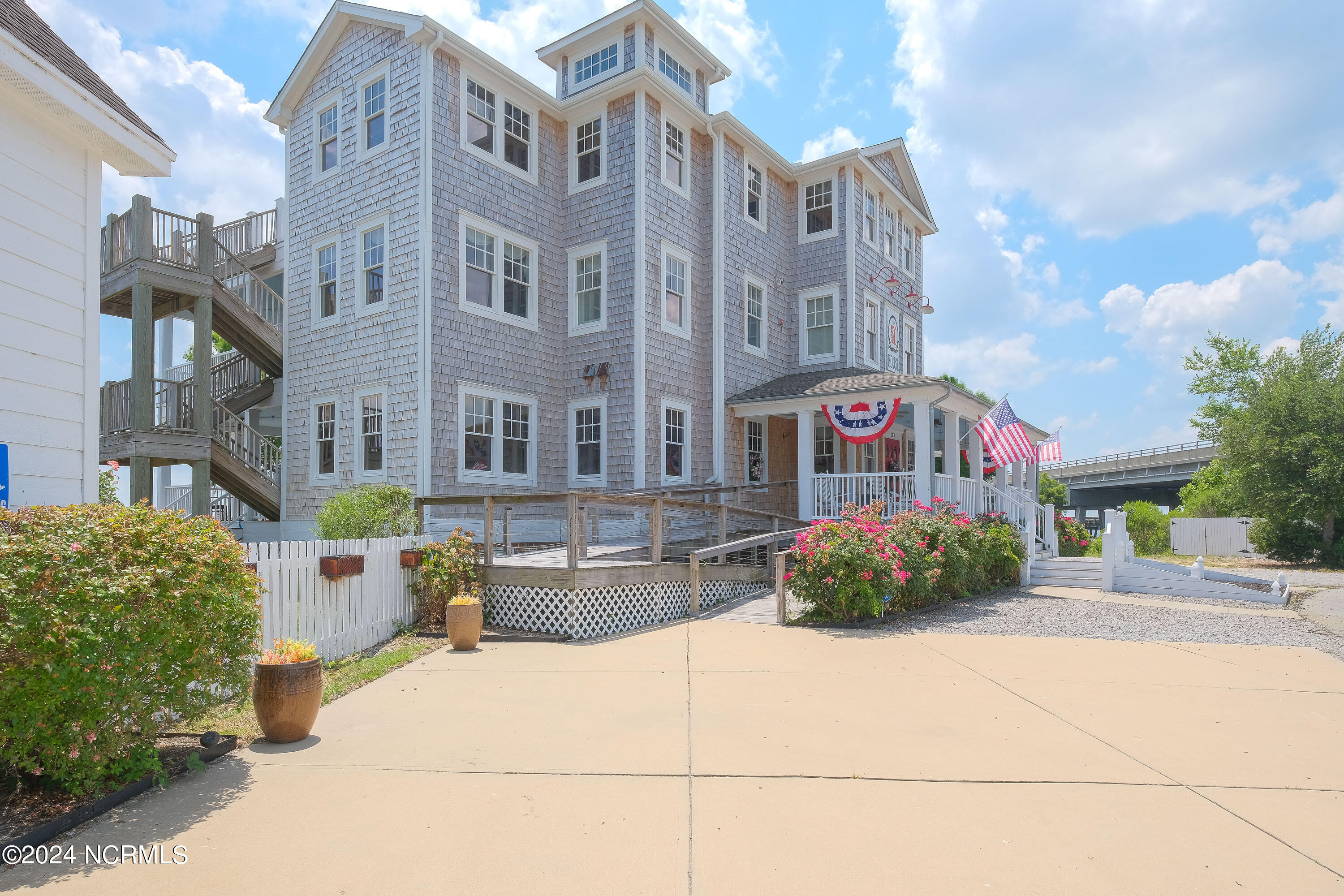 108 Wharf Landing Drive Property Photo 3