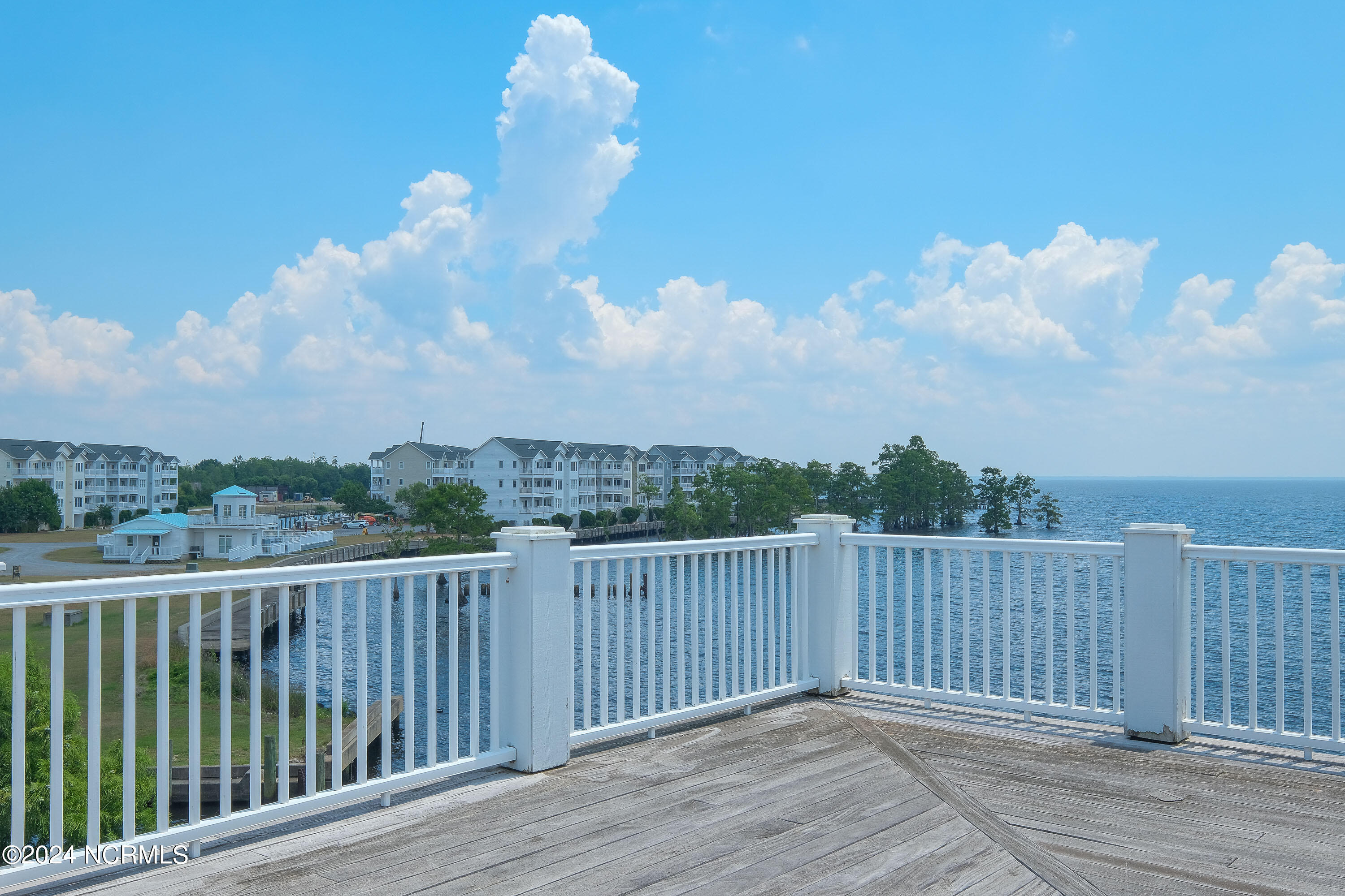 108 Wharf Landing Drive Property Photo 41