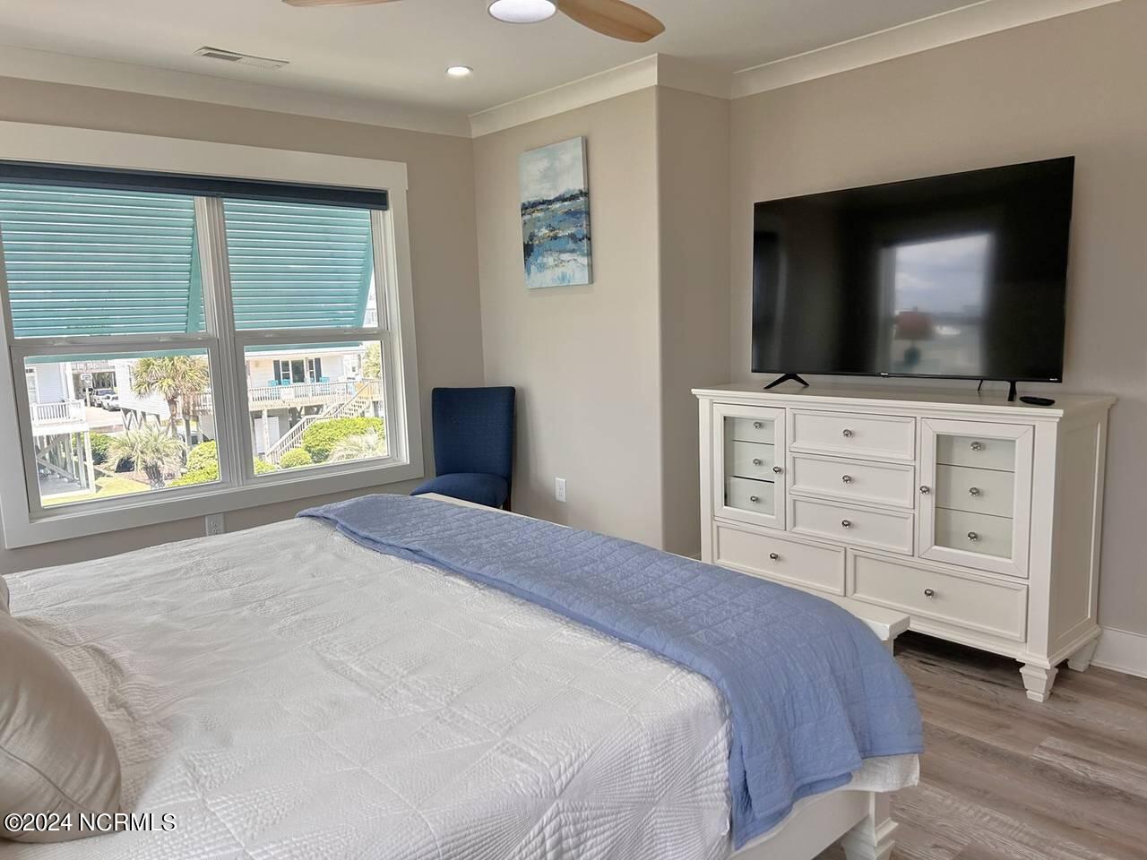 2909 E Beach Drive Property Photo 41