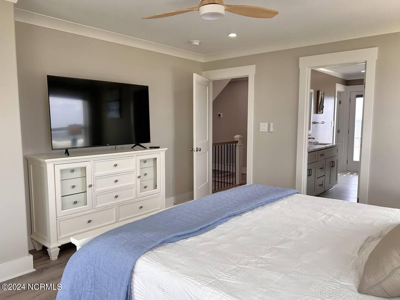 2909 E Beach Drive Property Photo 43