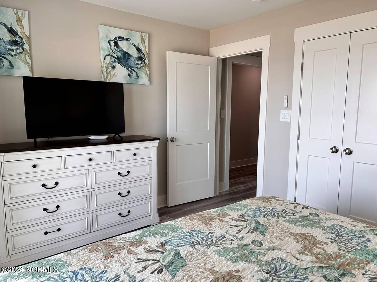 2909 E Beach Drive Property Photo 50