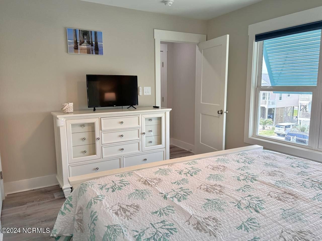 2909 E Beach Drive Property Photo 55