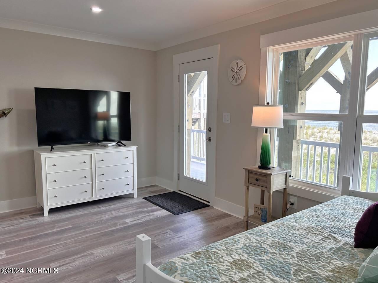 2909 E Beach Drive Property Photo 58