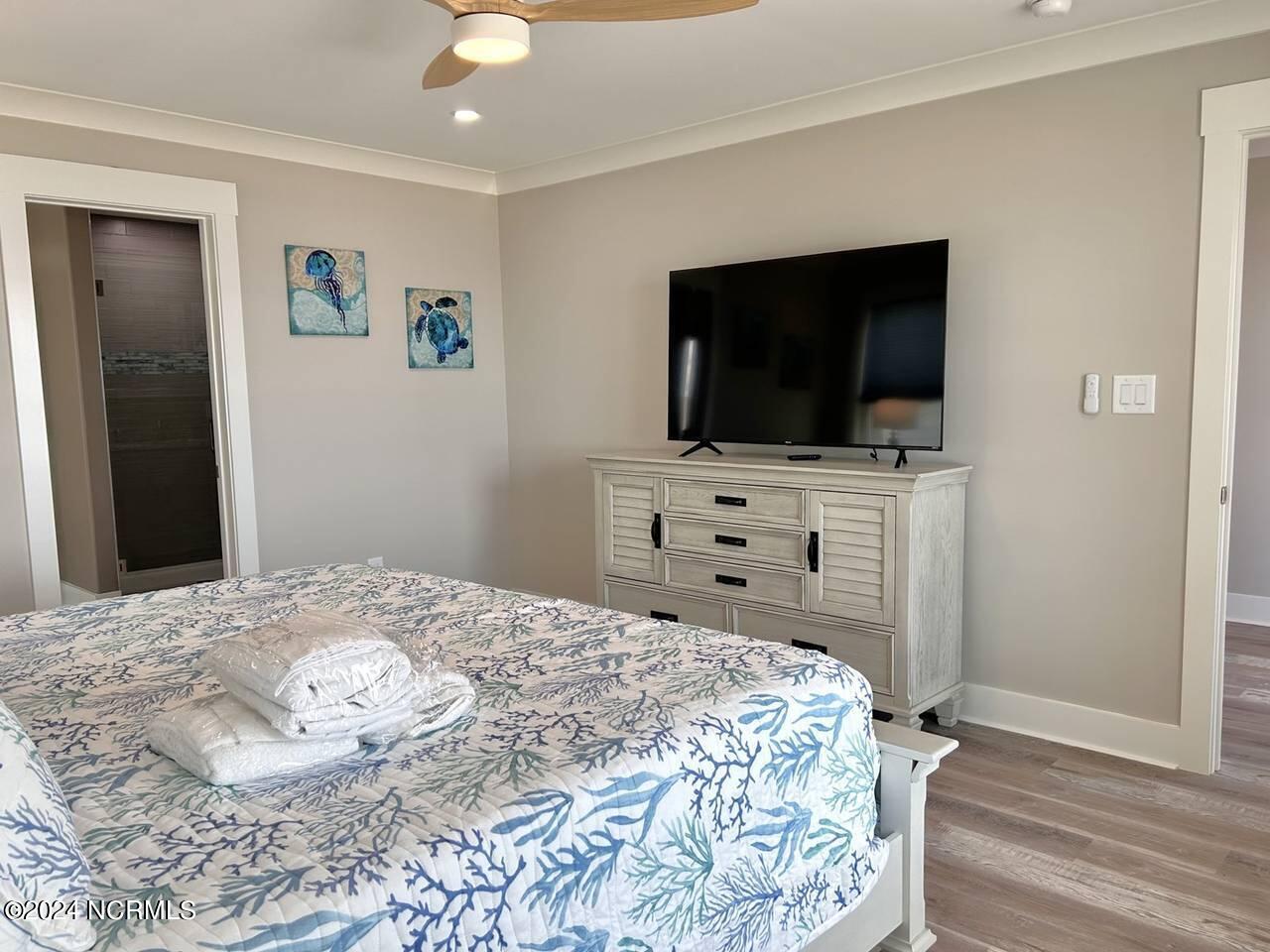 2913 E Beach Drive Property Photo 18