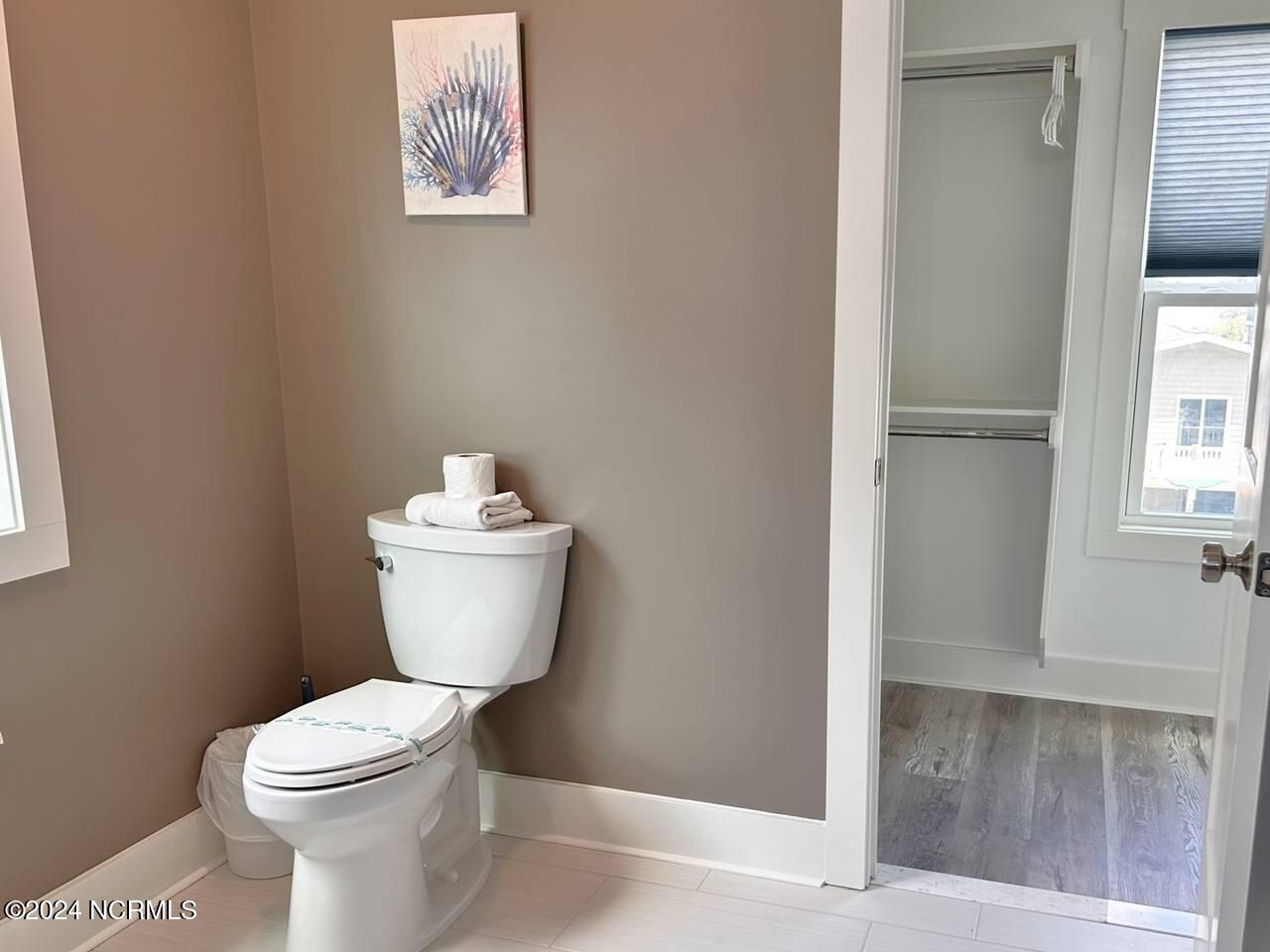 2913 E Beach Drive Property Photo 22