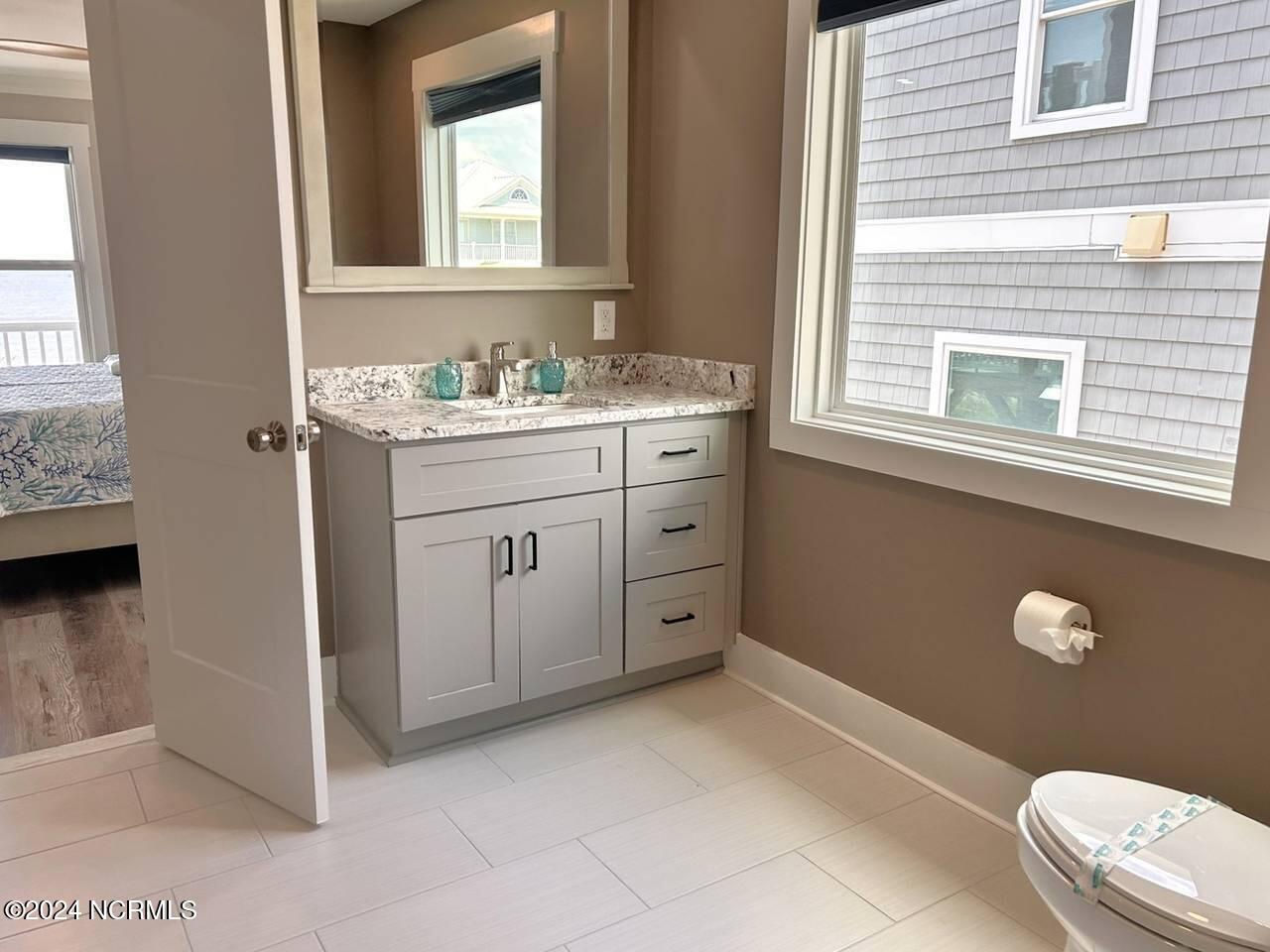 2913 E Beach Drive Property Photo 23