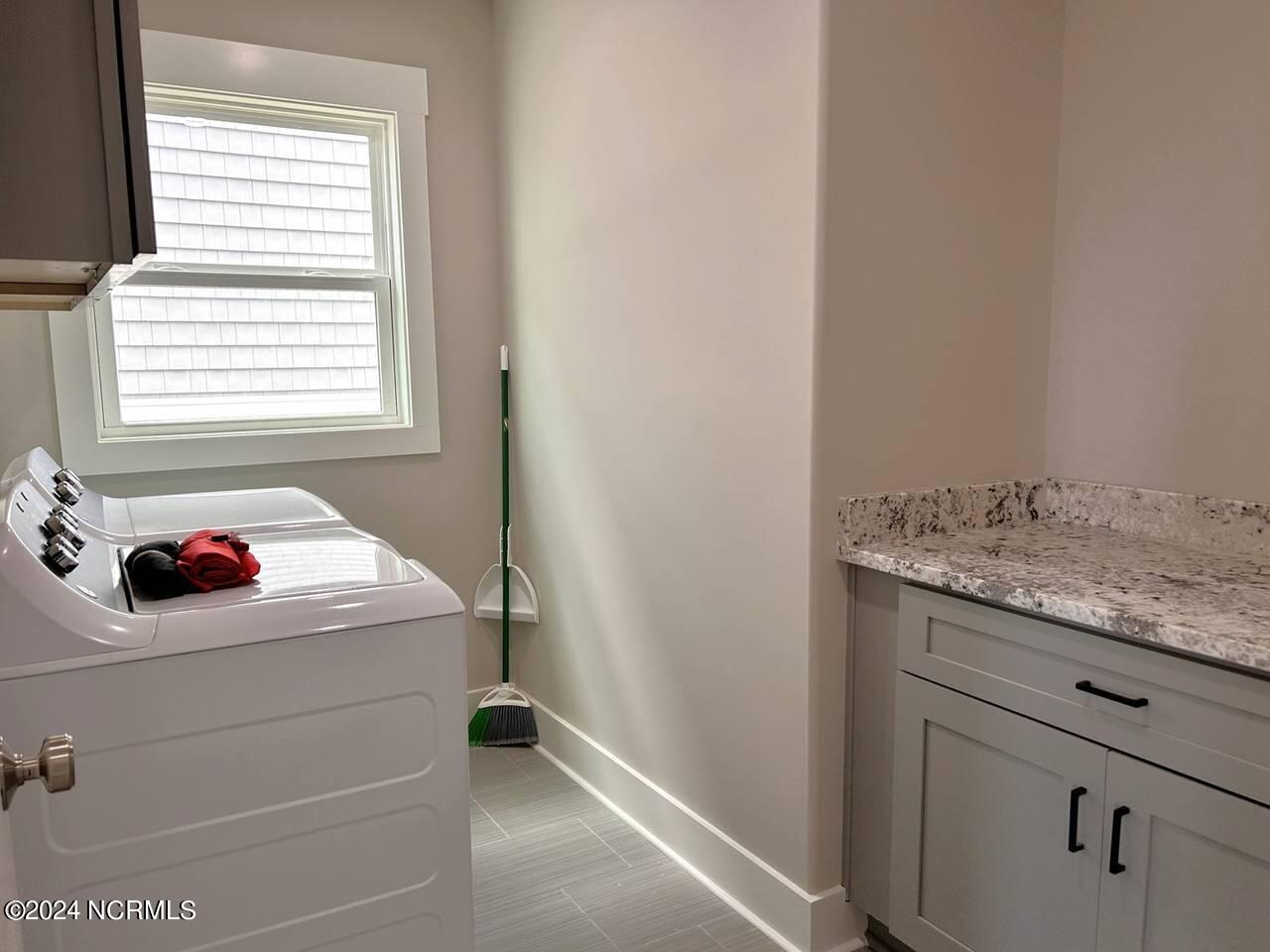 2913 E Beach Drive Property Photo 41
