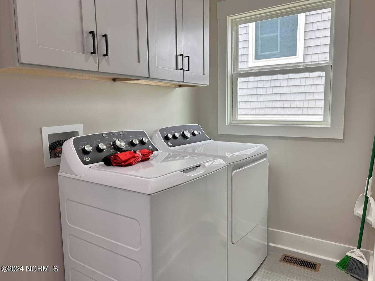 2913 E Beach Drive Property Photo 42