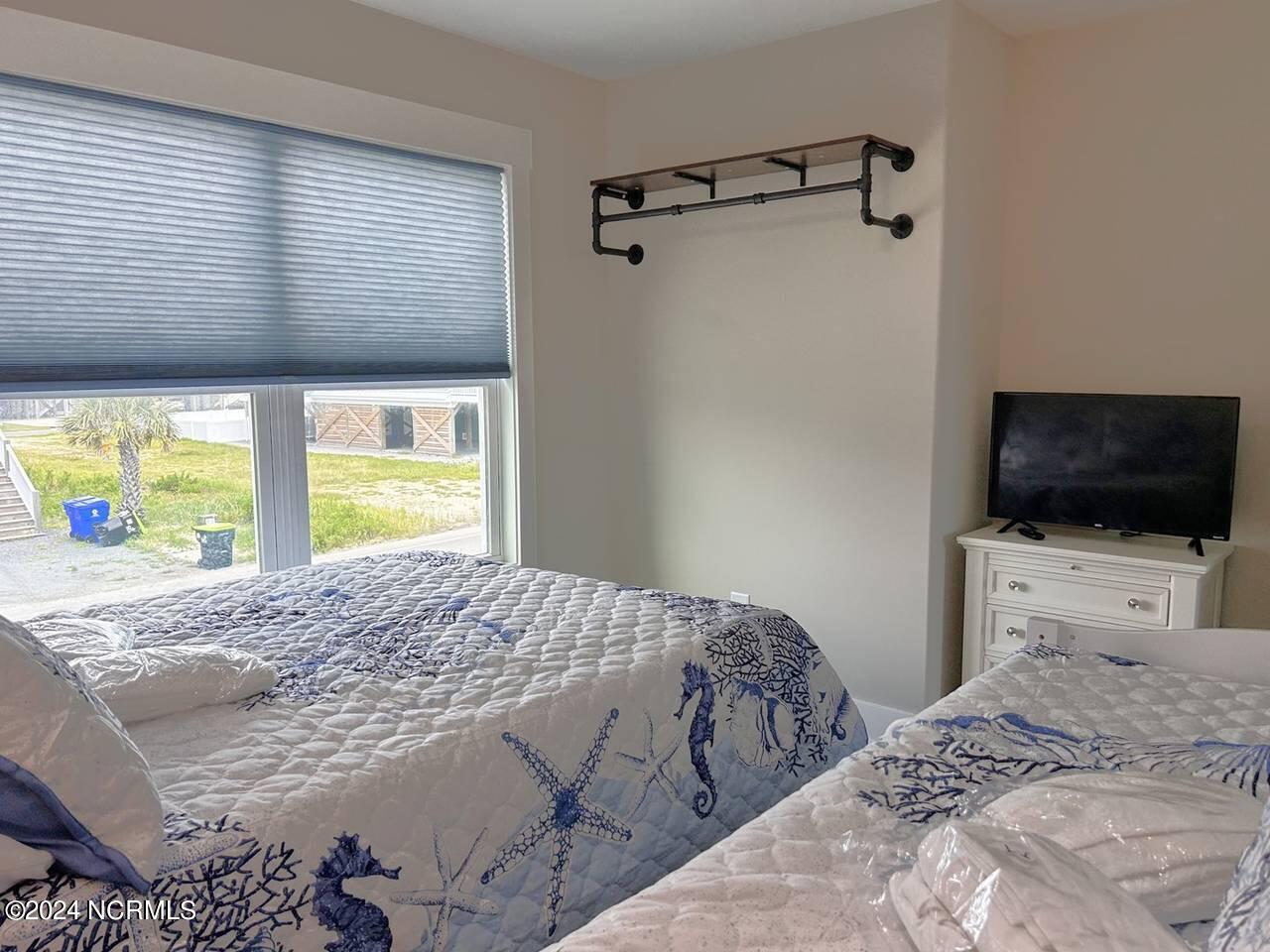 2913 E Beach Drive Property Photo 46