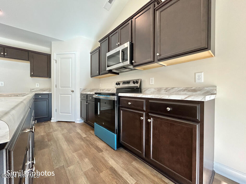 531 Orchard Creek Drive Property Photo 12