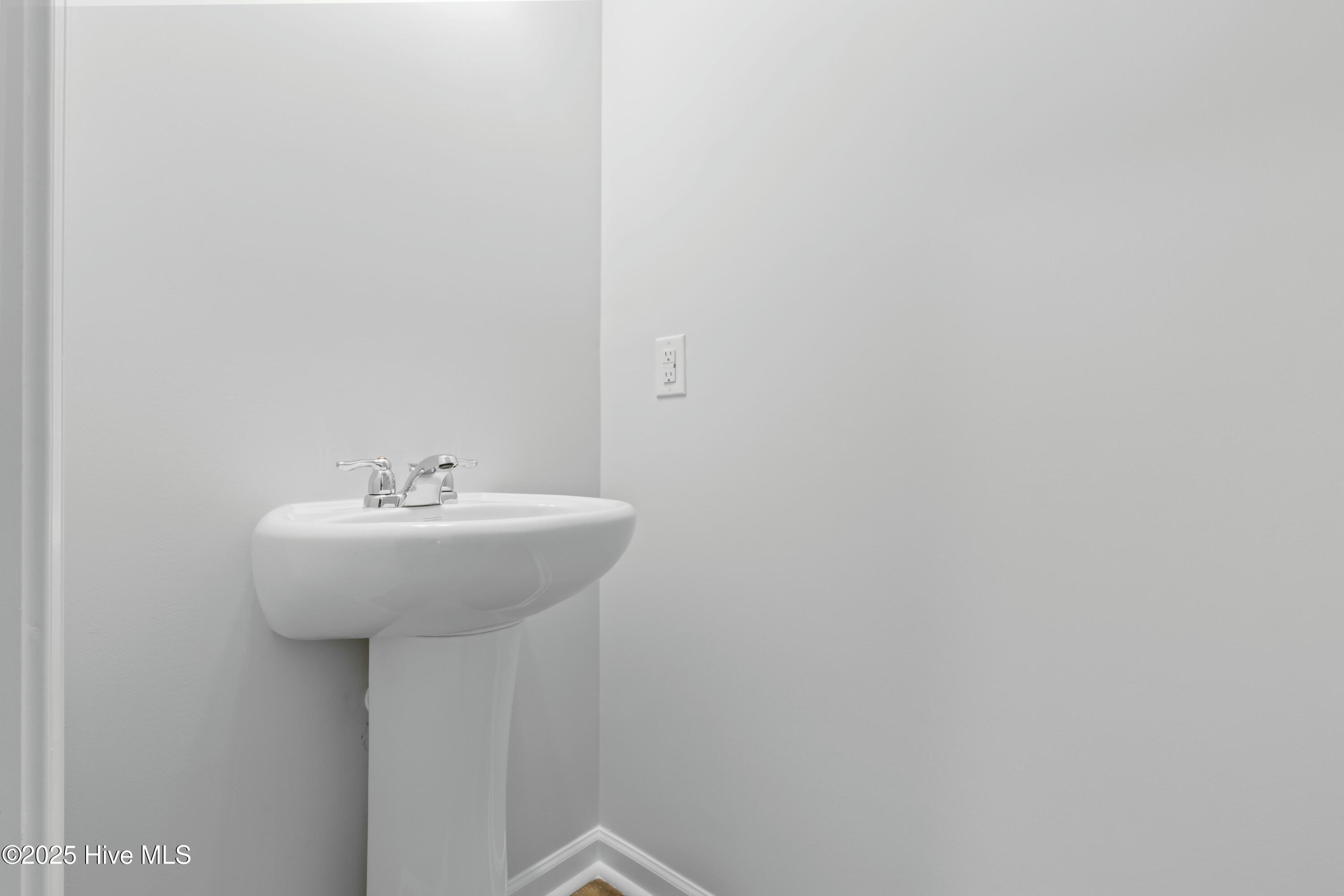 7047 Woodline Drive Property Photo 18