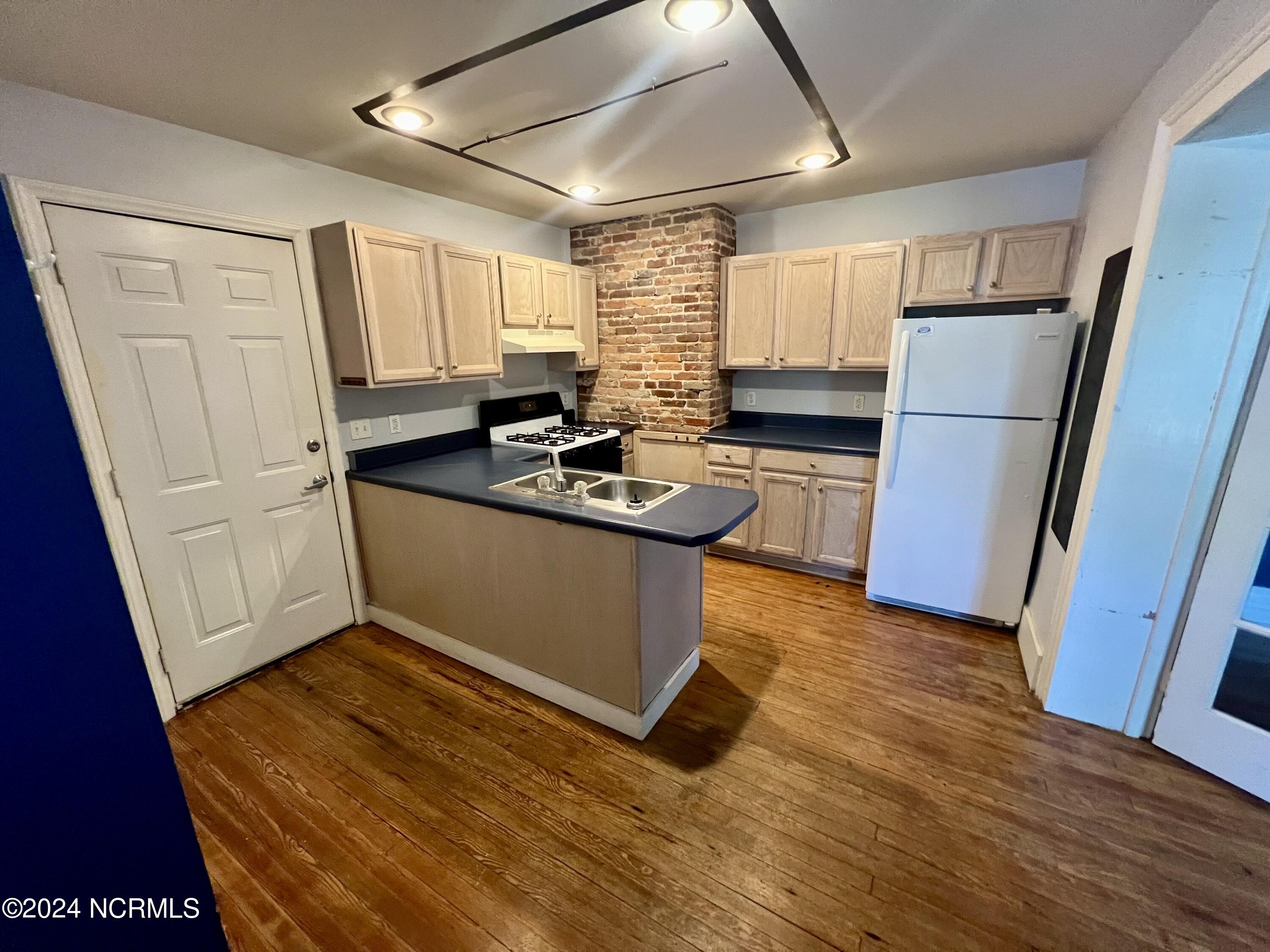 413 Hancock Street Property Photo 12