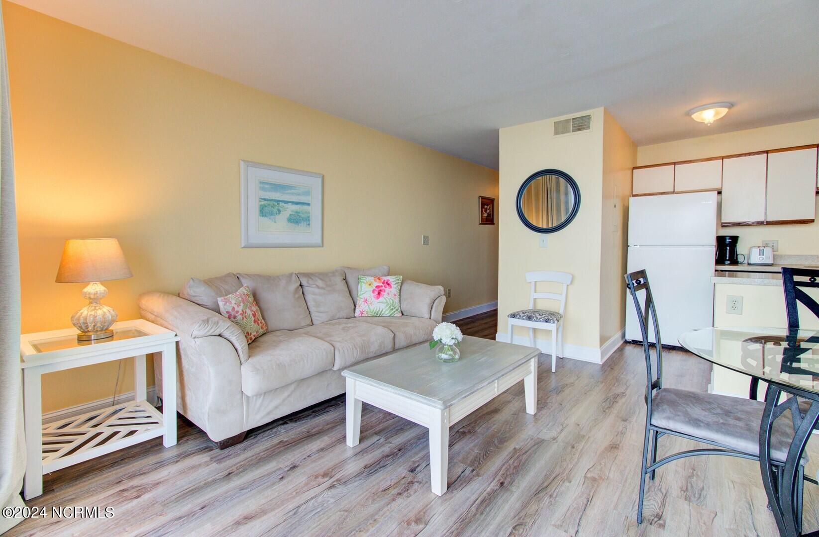 1615 Lake Park Boulevard Unit 808 Property Photo 4
