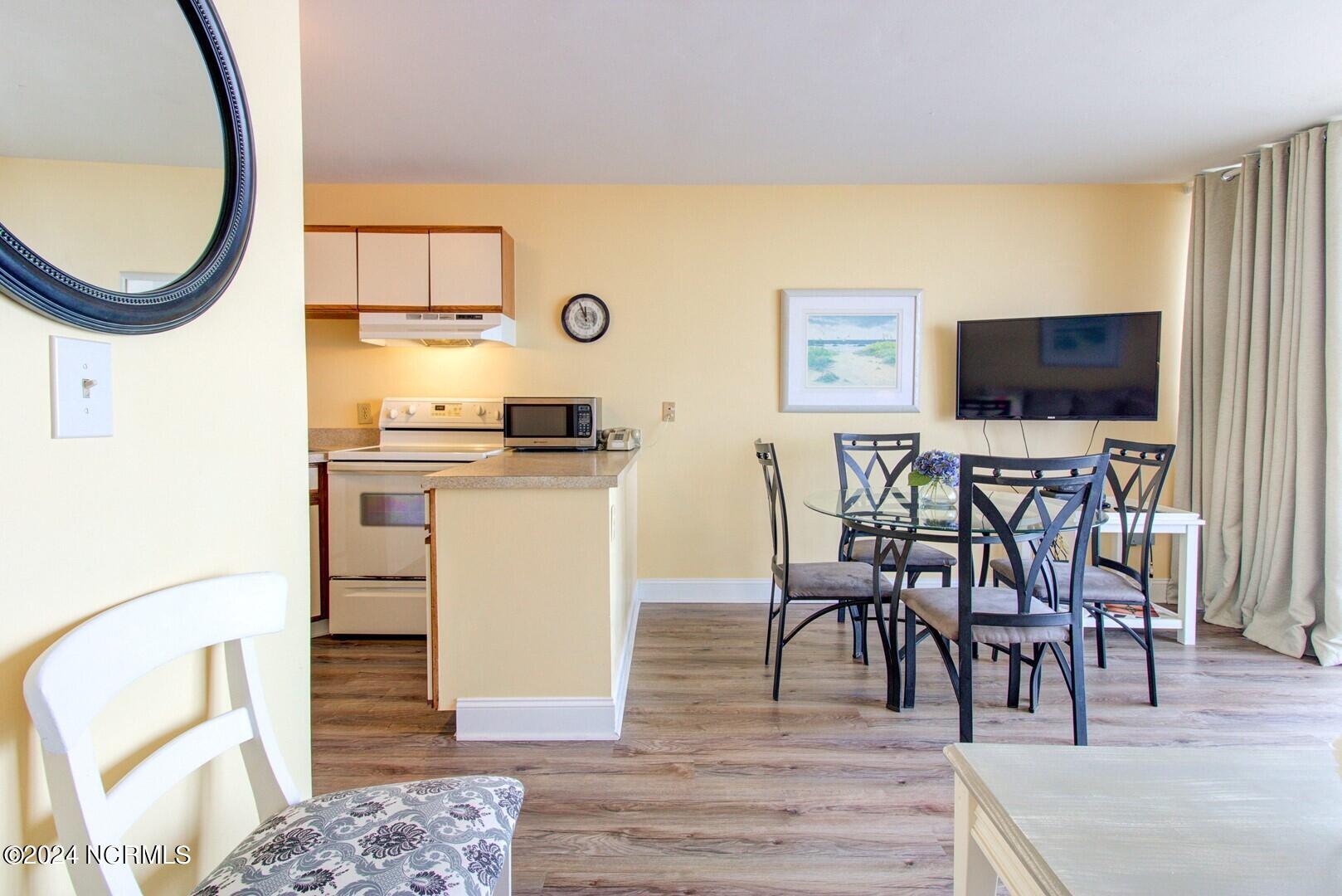1615 Lake Park Boulevard Unit 808 Property Photo 8