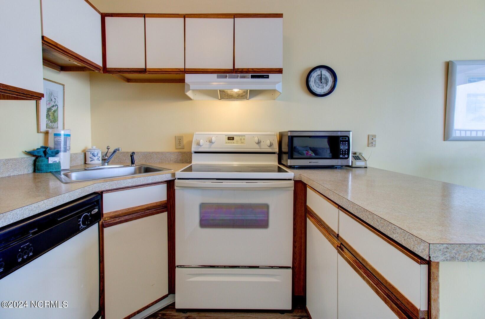 1615 Lake Park Boulevard Unit 808 Property Photo 12