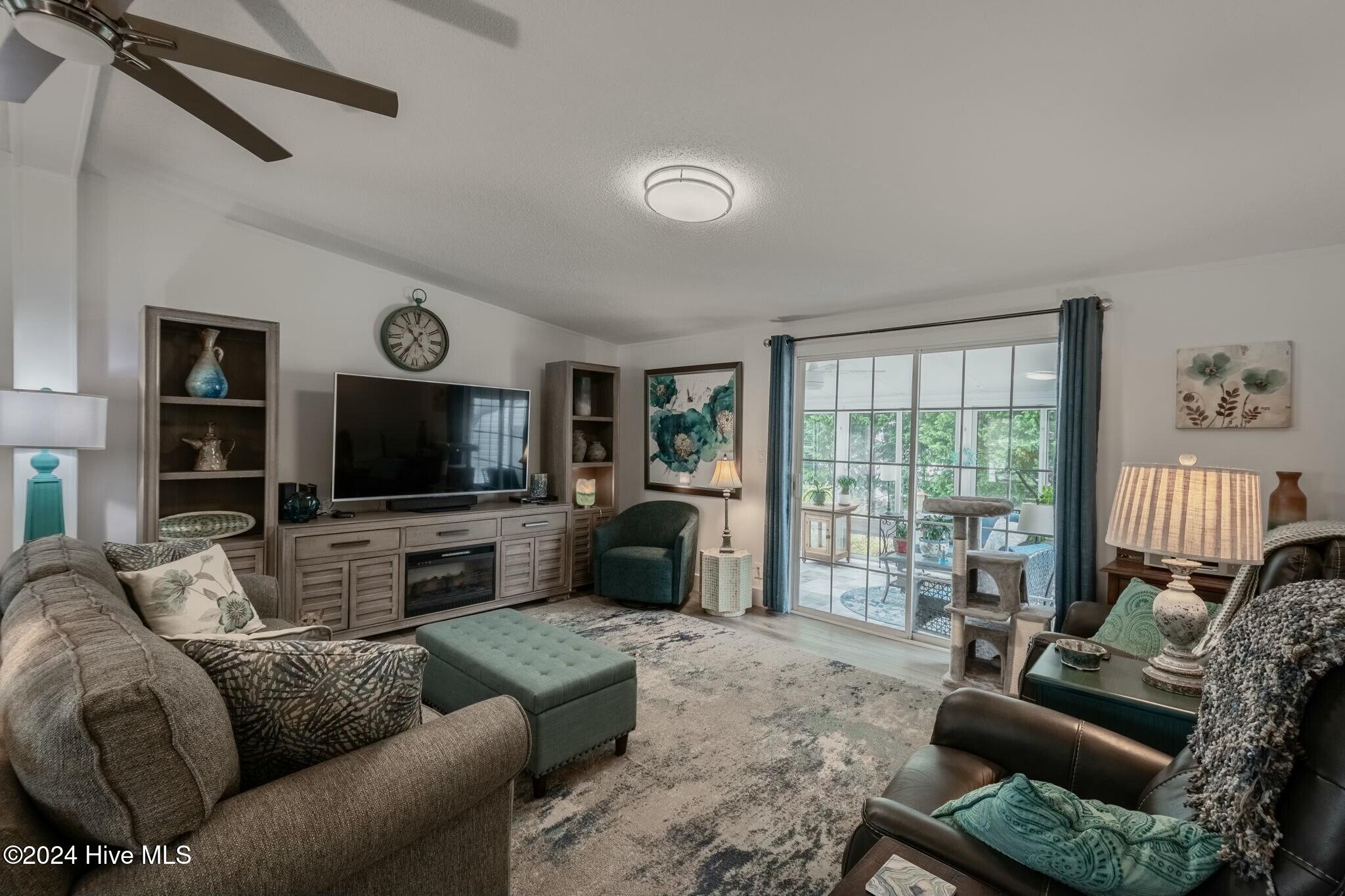 513 Capeside Drive Property Photo 4