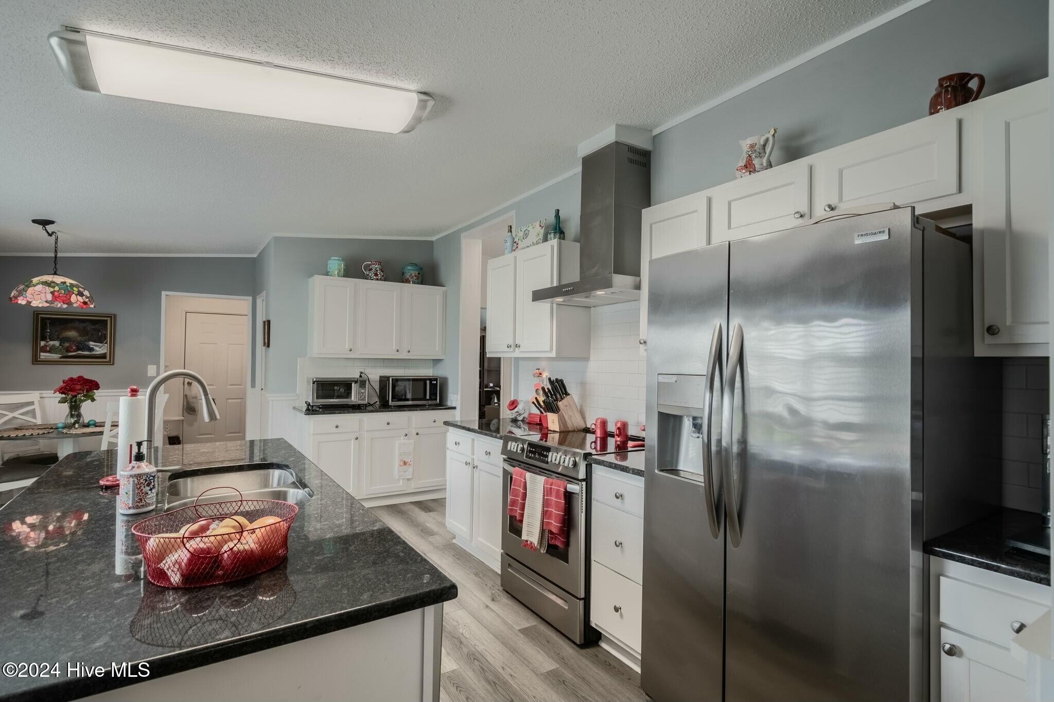 513 Capeside Drive Property Photo 15