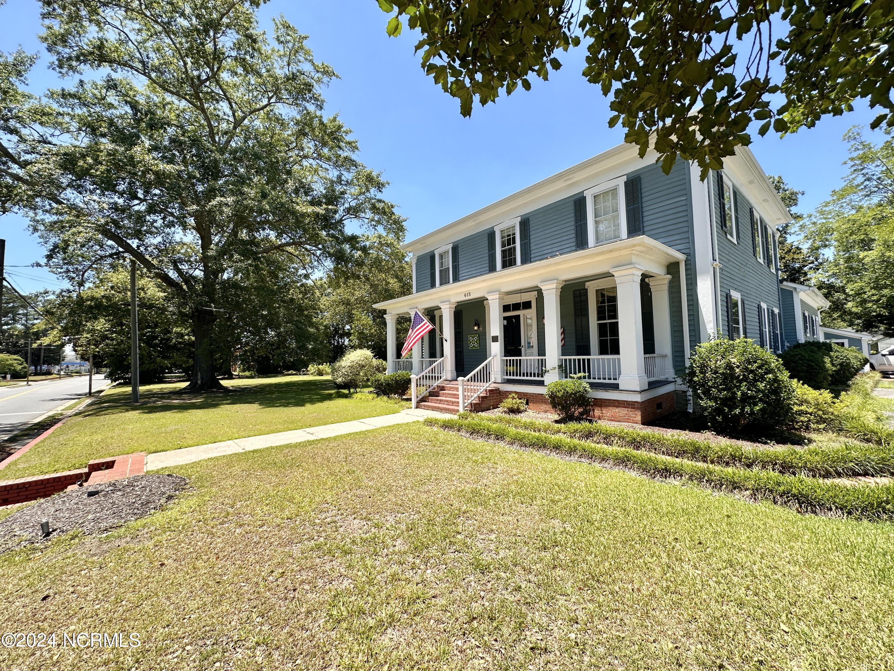 615 College Street Property Photo 5