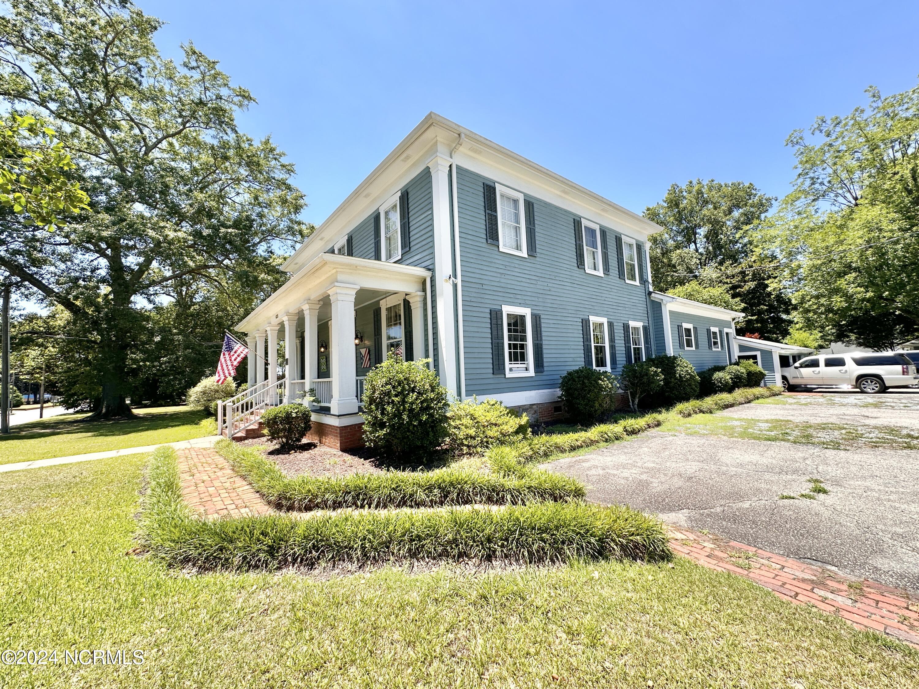 615 College Street Property Photo 11