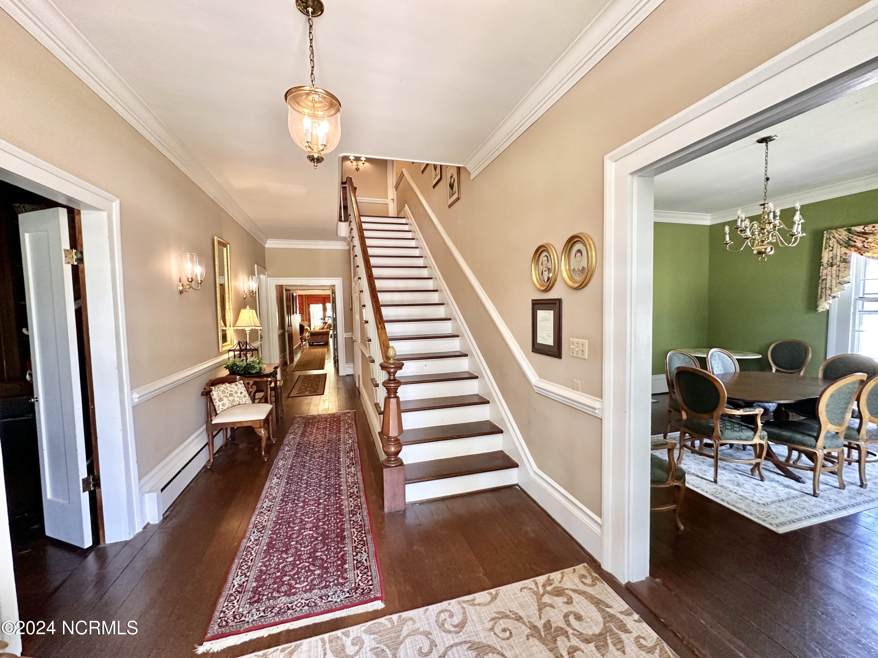 615 College Street Property Photo 12