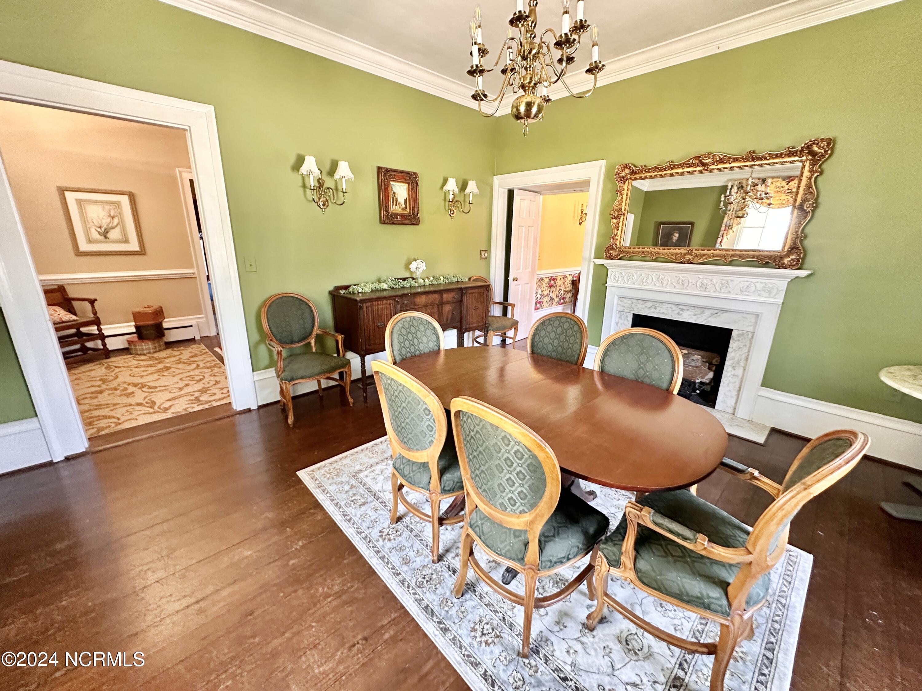 615 College Street Property Photo 15