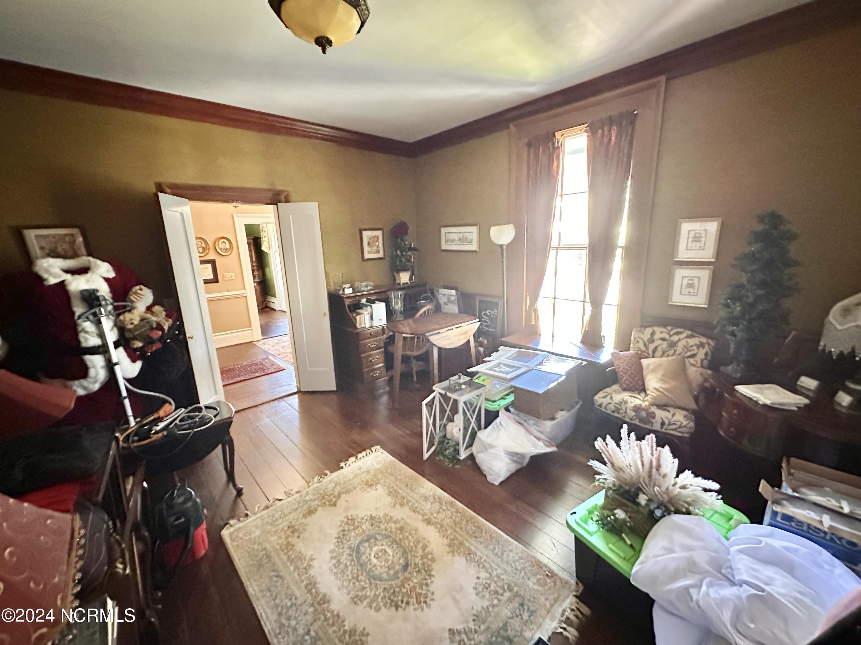 615 College Street Property Photo 18
