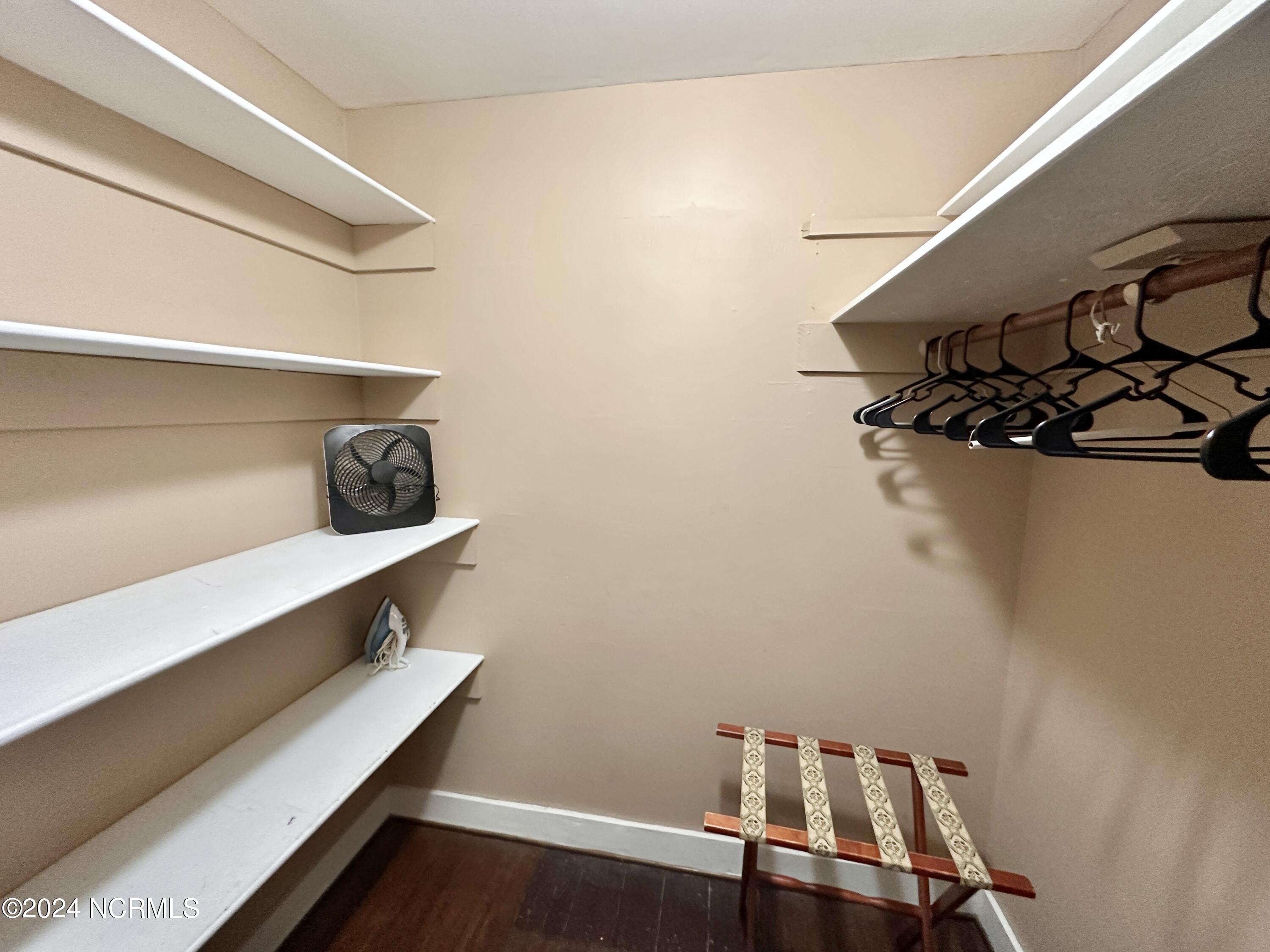 615 College Street Property Photo 22