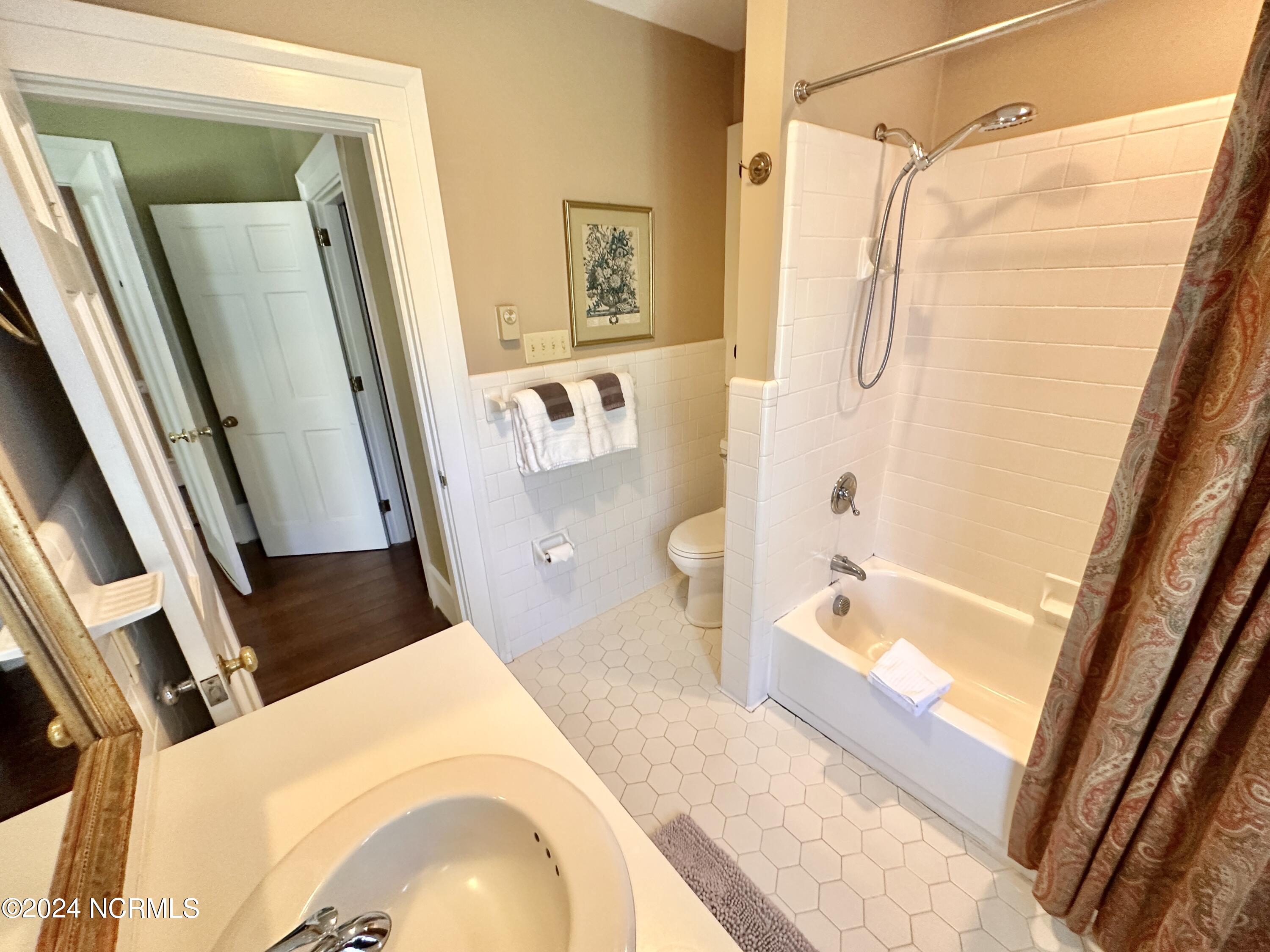 615 College Street Property Photo 25