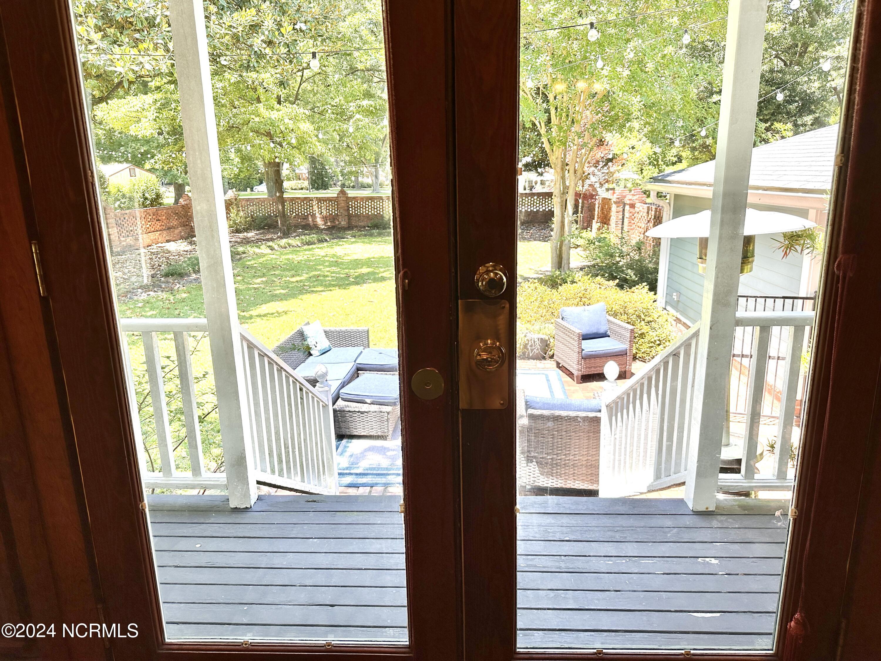 615 College Street Property Photo 32